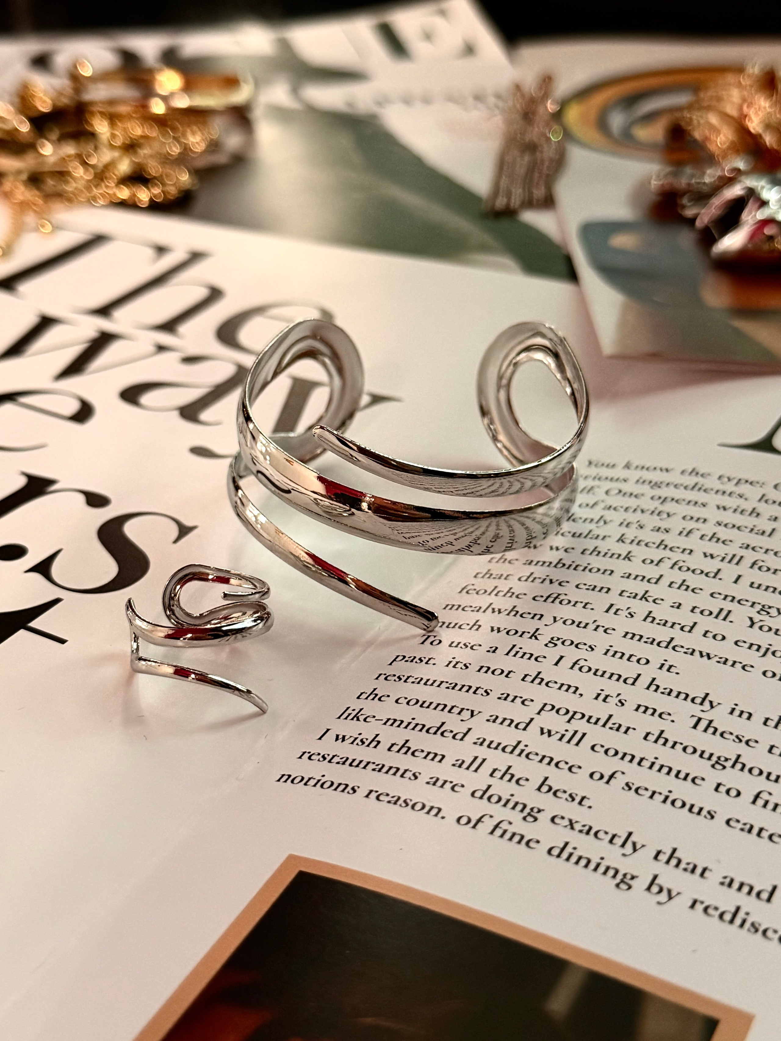 Украшения. Первая студия автопортрета в Донецке КЬЮ