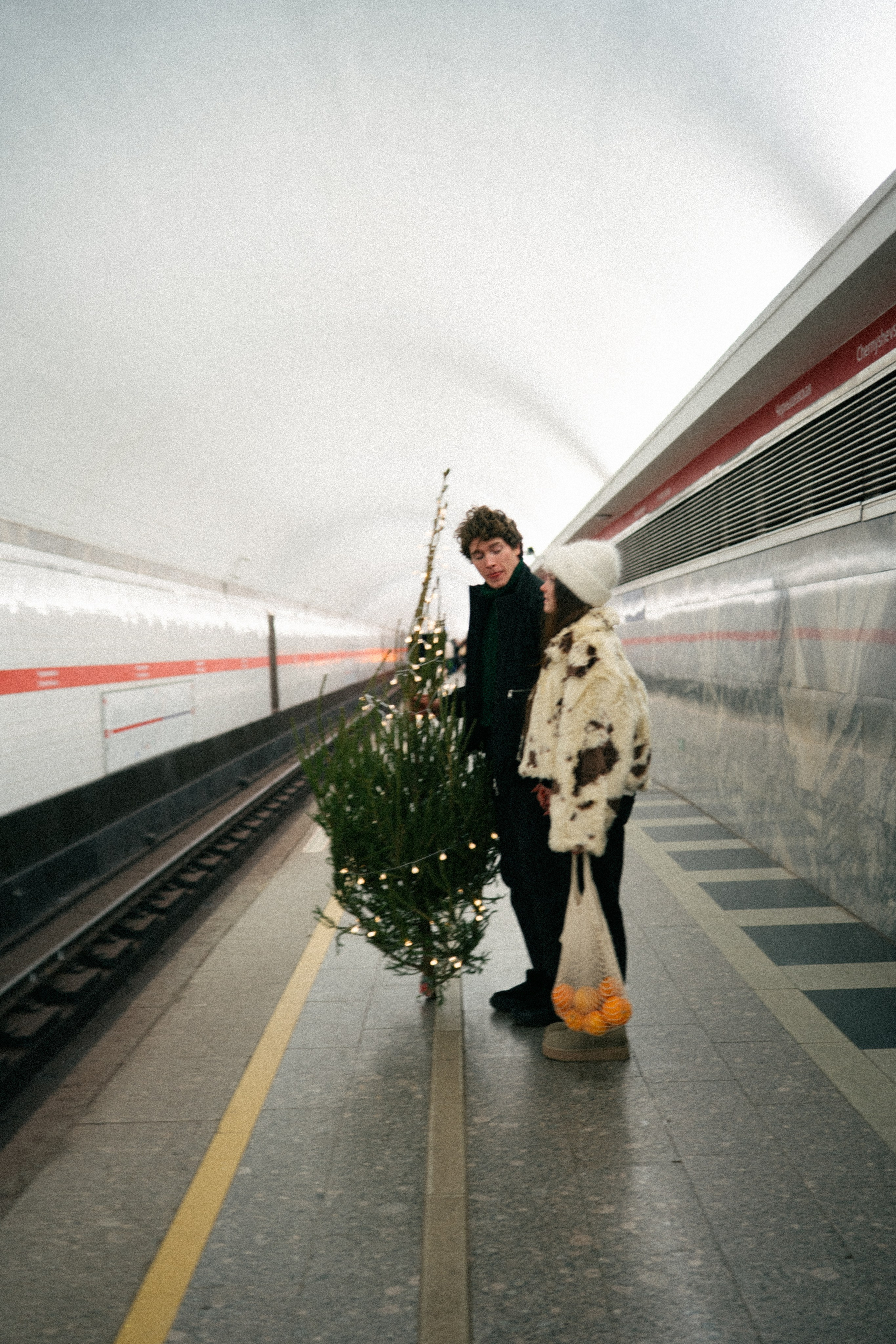 НОВОГОДНЯЯ ПРОГУЛКА ПАРЫ ПО ЧЕРНЫШЕВСКОЙ ПЕРЕД НОВЫМ ГОДОМ. Профессиональный фотограф, Санкт-Петербург — Виктория Богомолова