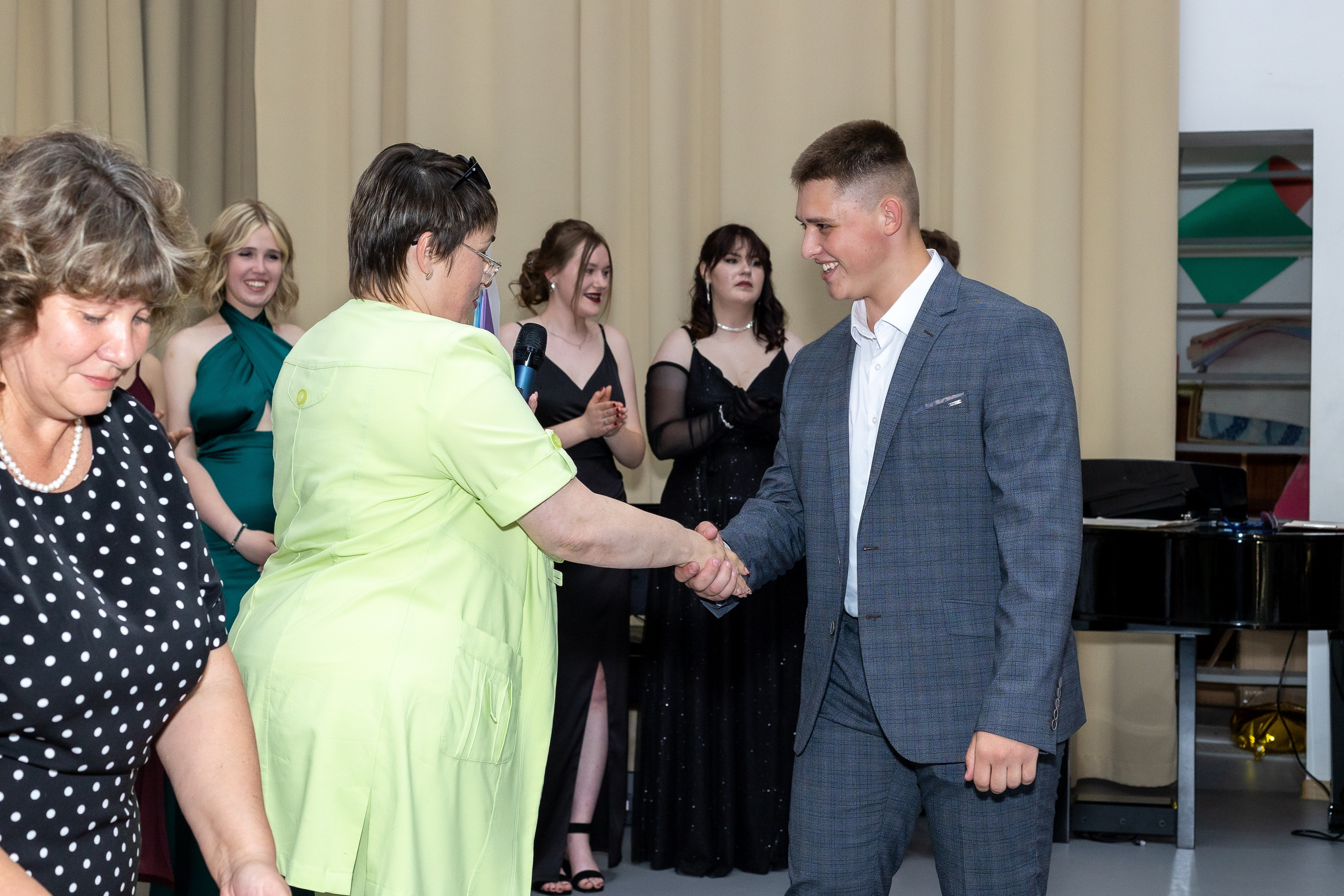 Вручение аттестата 2025. Выпускные альбомы Майкоп, Краснодар Елена Золотарева