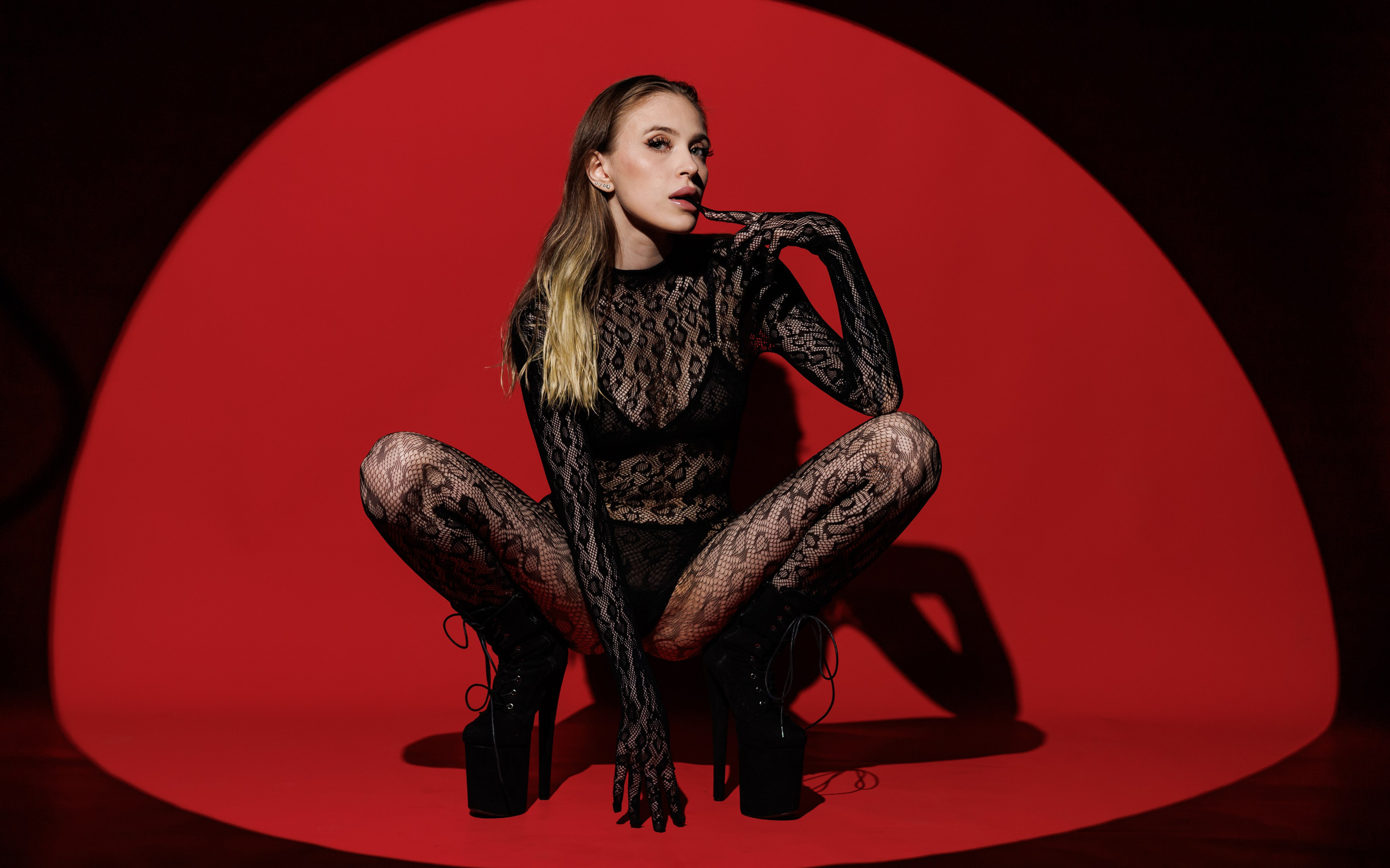 Марго. «RED MOOD» — фотосессия в студии. Портретный фотограф Панферова Регина г. Санкт-Петербург, г. Казань