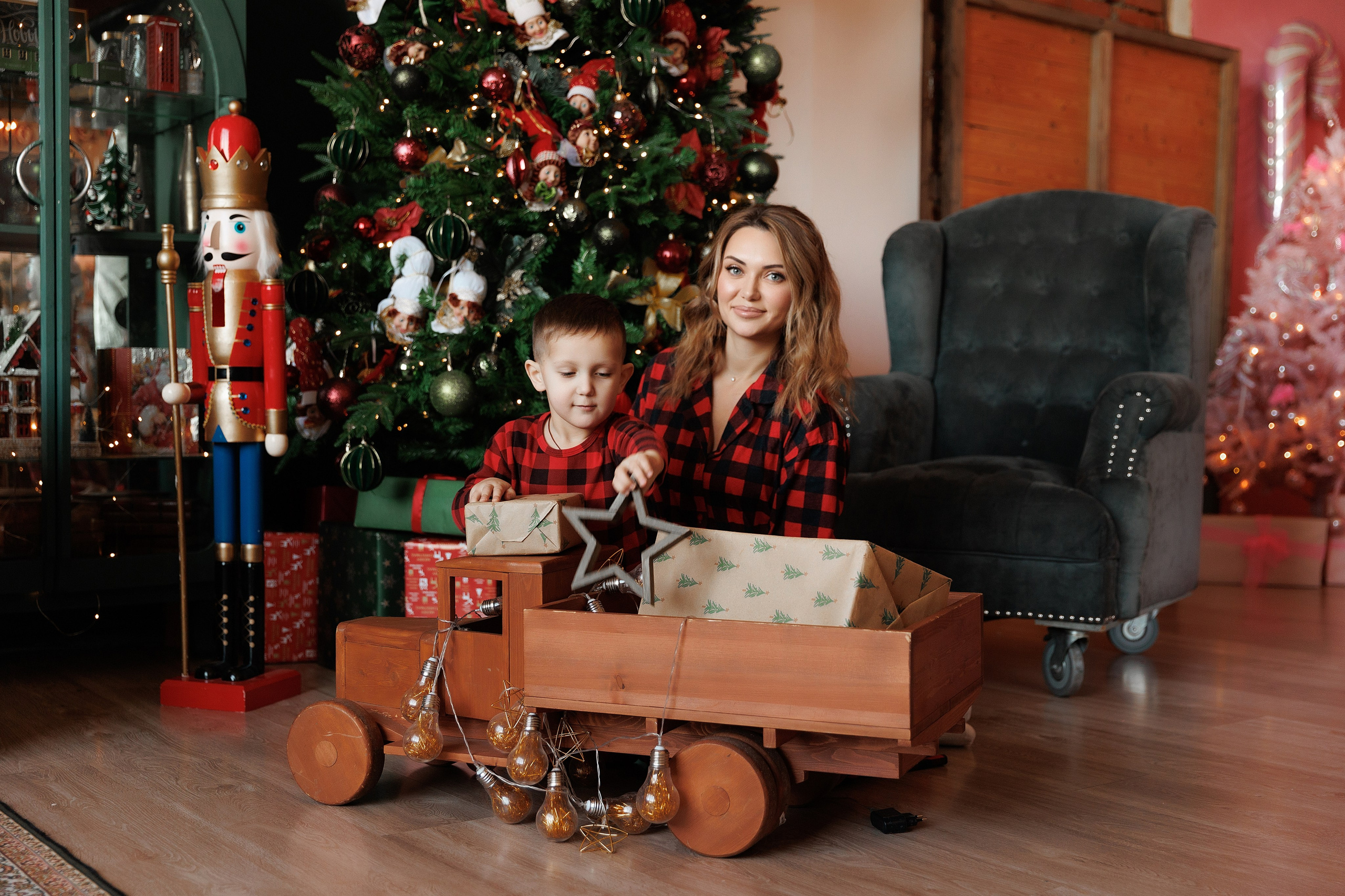 Татьяна с семьей. Фотограф женского портрета, беременности и материнства Харькова Елена