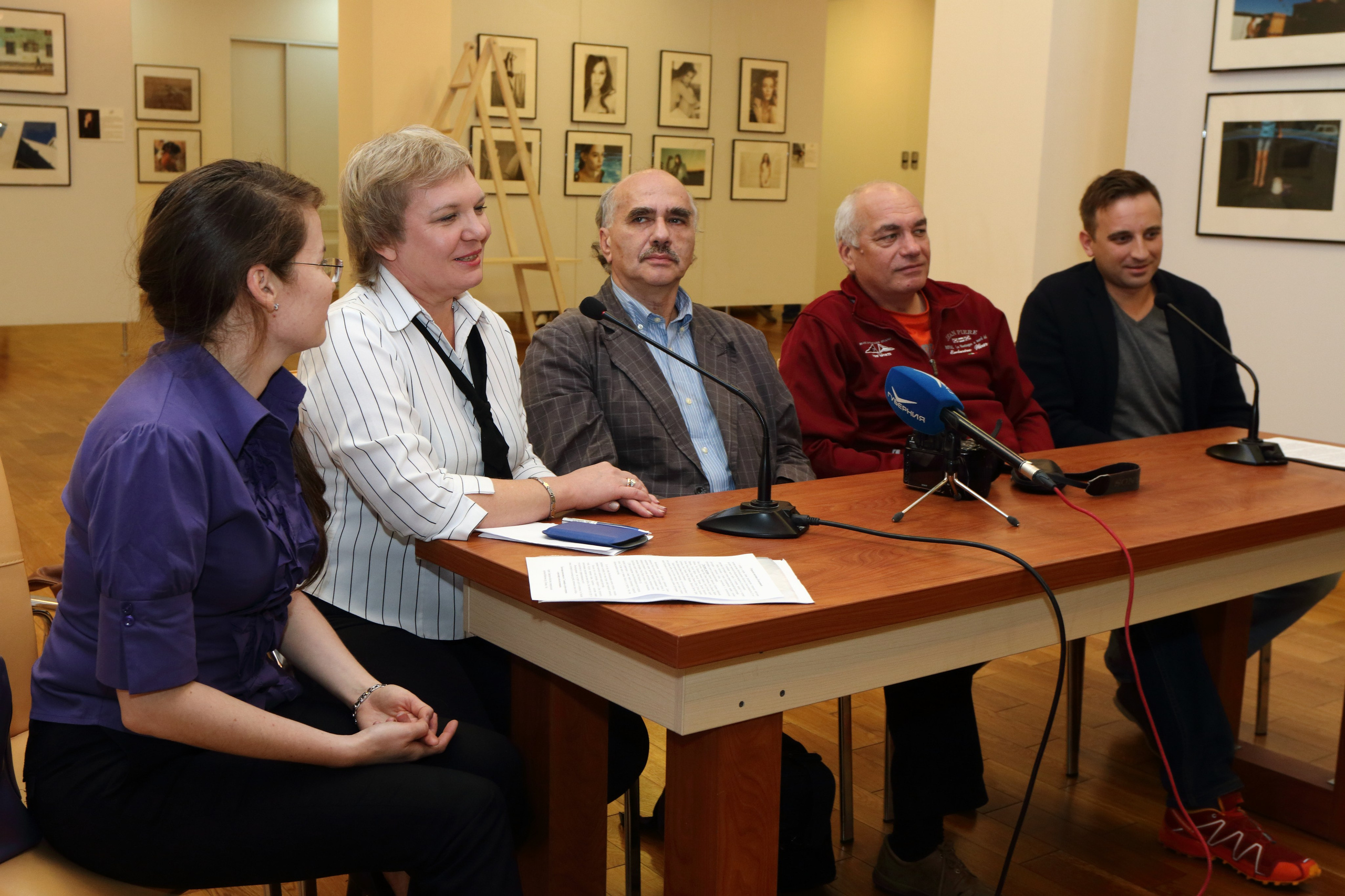 01.10.2015 Фотовыставка «24 вселенные». Фотообъединение Самарского областного отделения Союза журналистов России