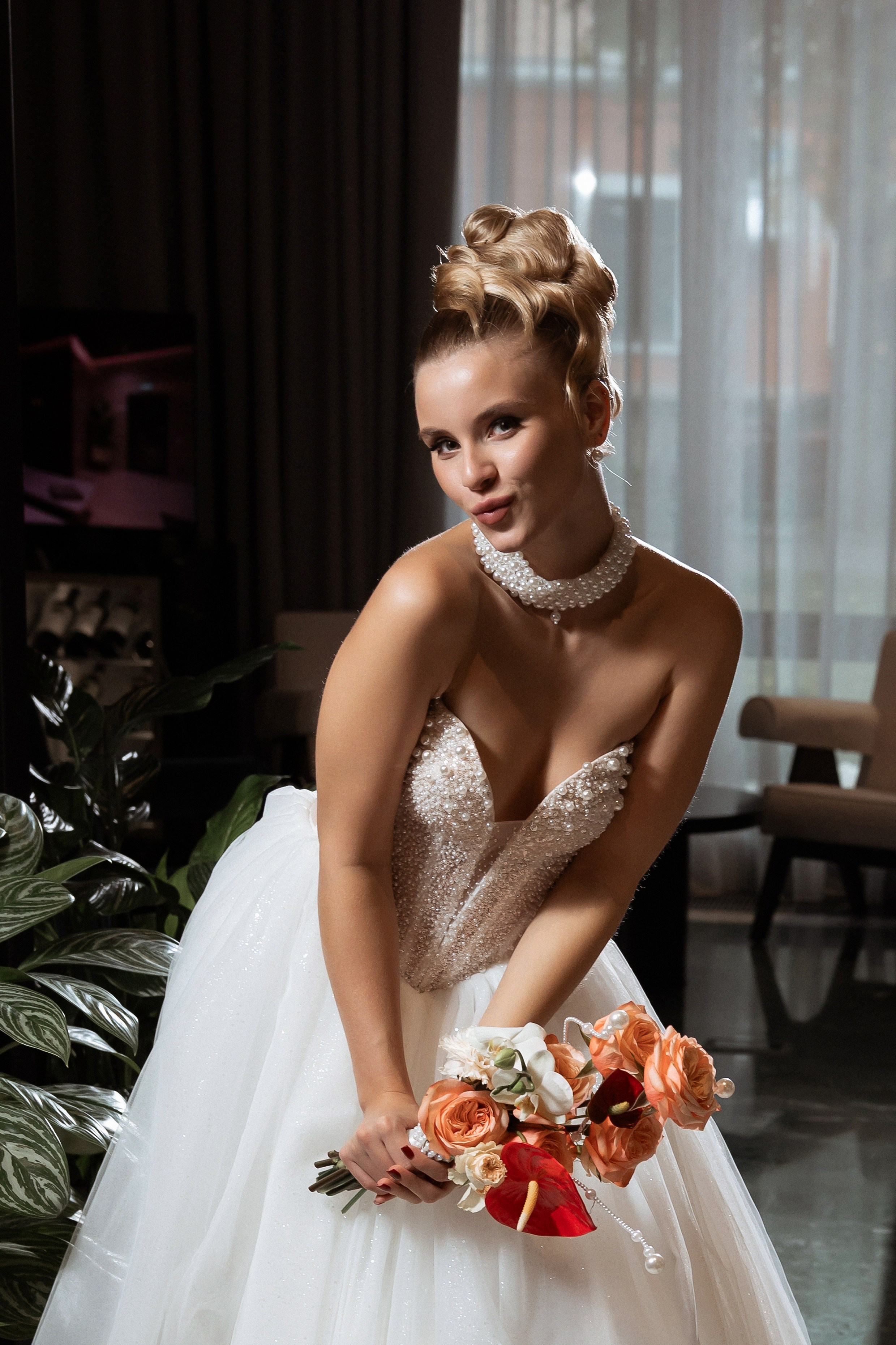 Локация отель Акрон платья салон Свадебный Мир модель Арина. Свадебный и семейный фотограф Татьяна Ласкина в Великом Новгороде