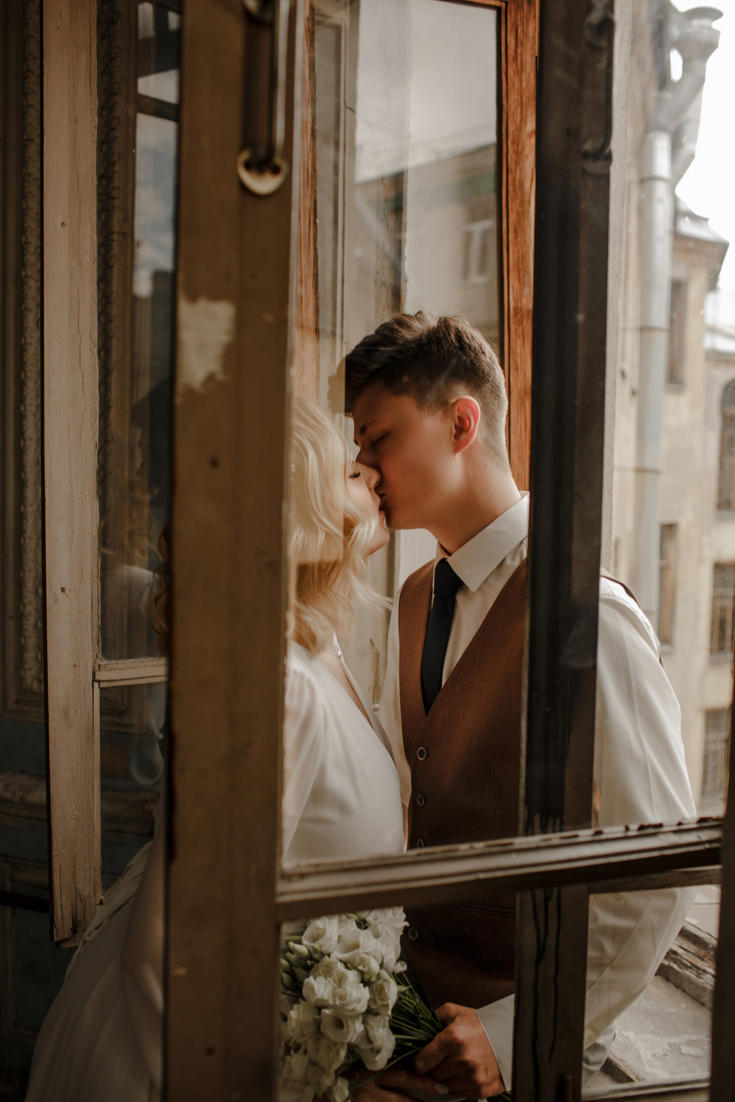 Татьяна и Евгений. Золотая осень на Петроградской стороне и в Пушкине. Свадебный фотограф Кирилл Белый