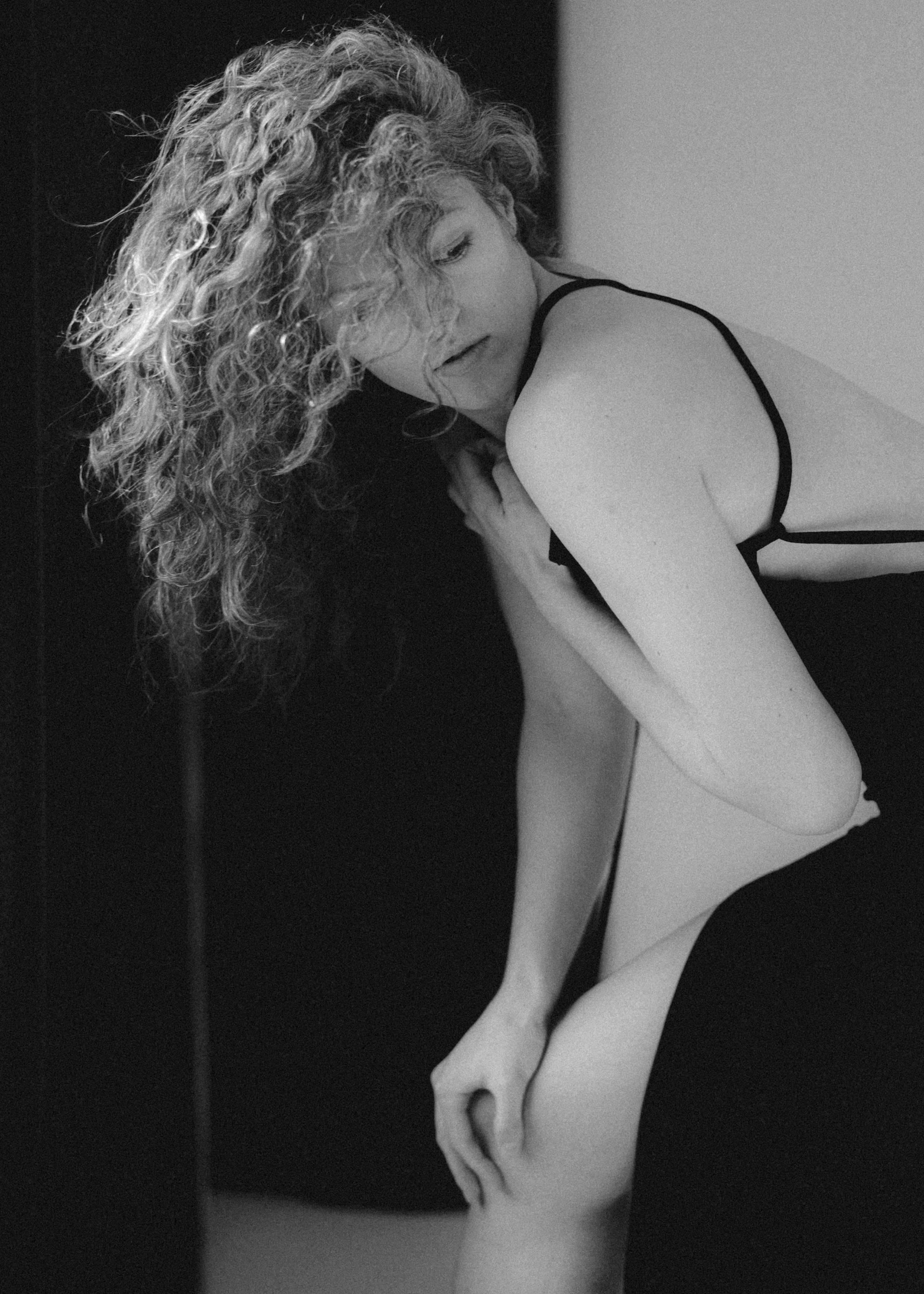 Фотосессия для женщины в студии минимализм. Женский фотограф в Красноярске