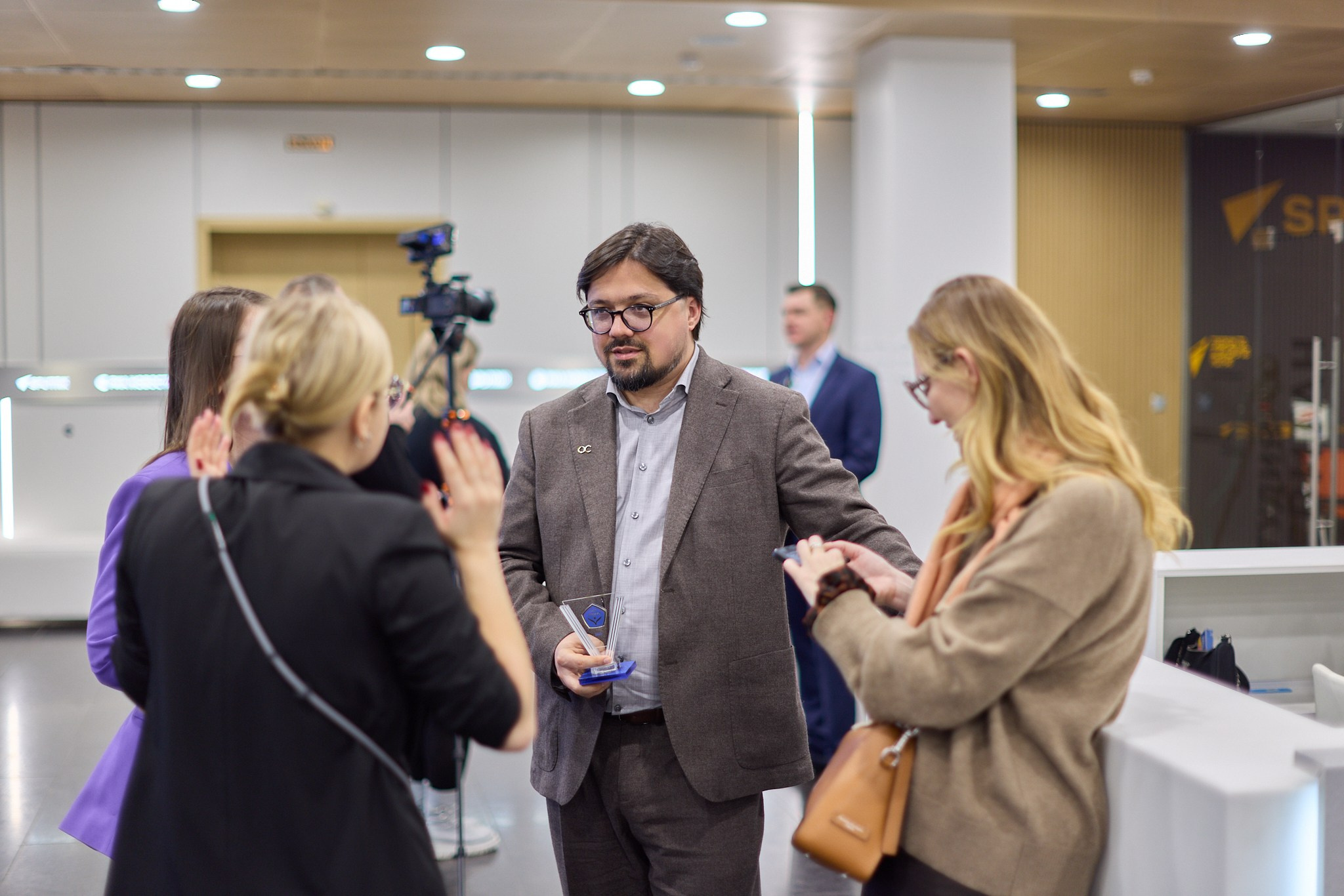 Допматериалы к «Итоги отраслевого конкурса GXP-Профи 2025». Режиссёр, клипмейкер, фотограф — Андрей Охота