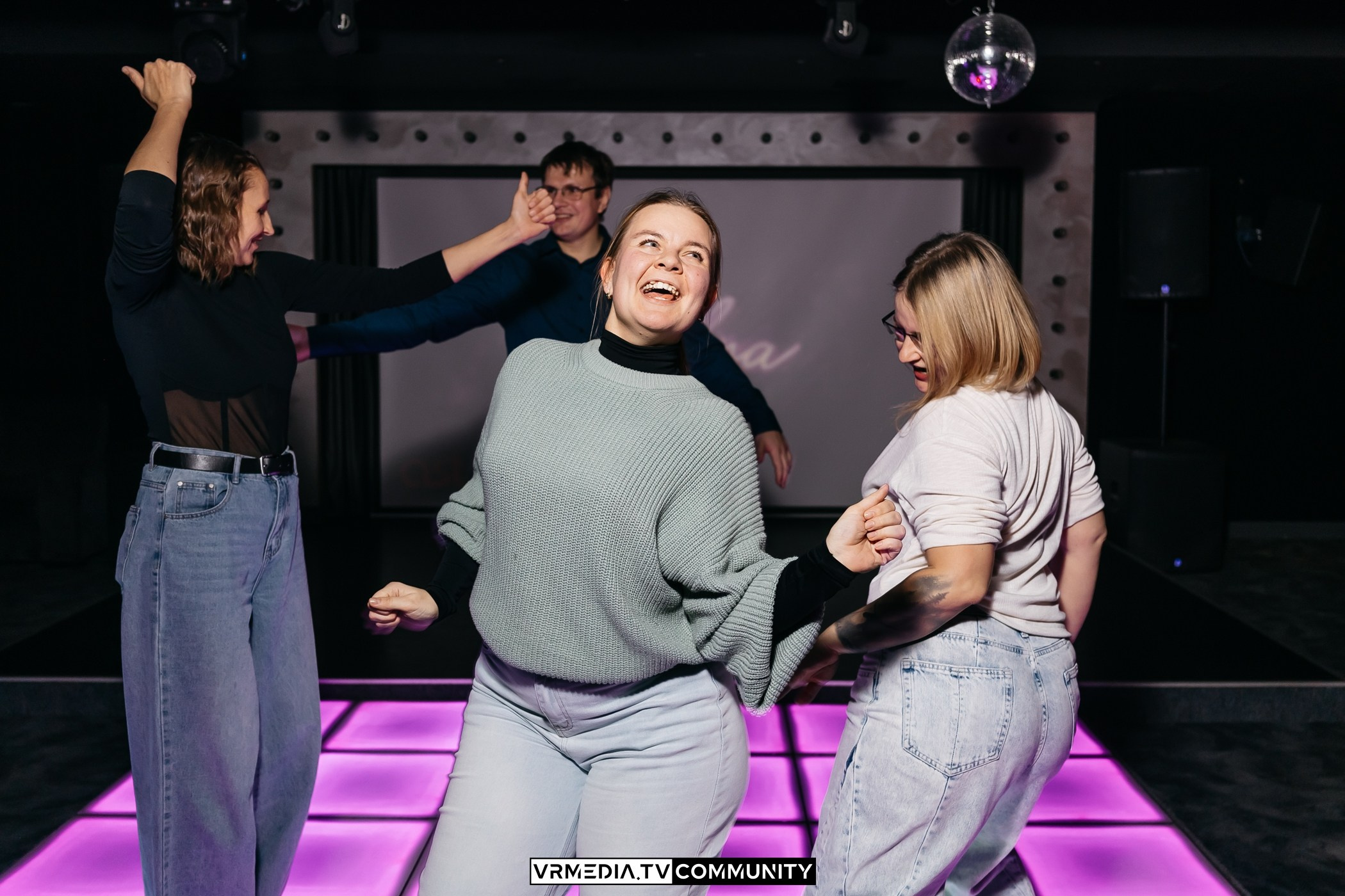 Вечер в караоке-баре «Volna»