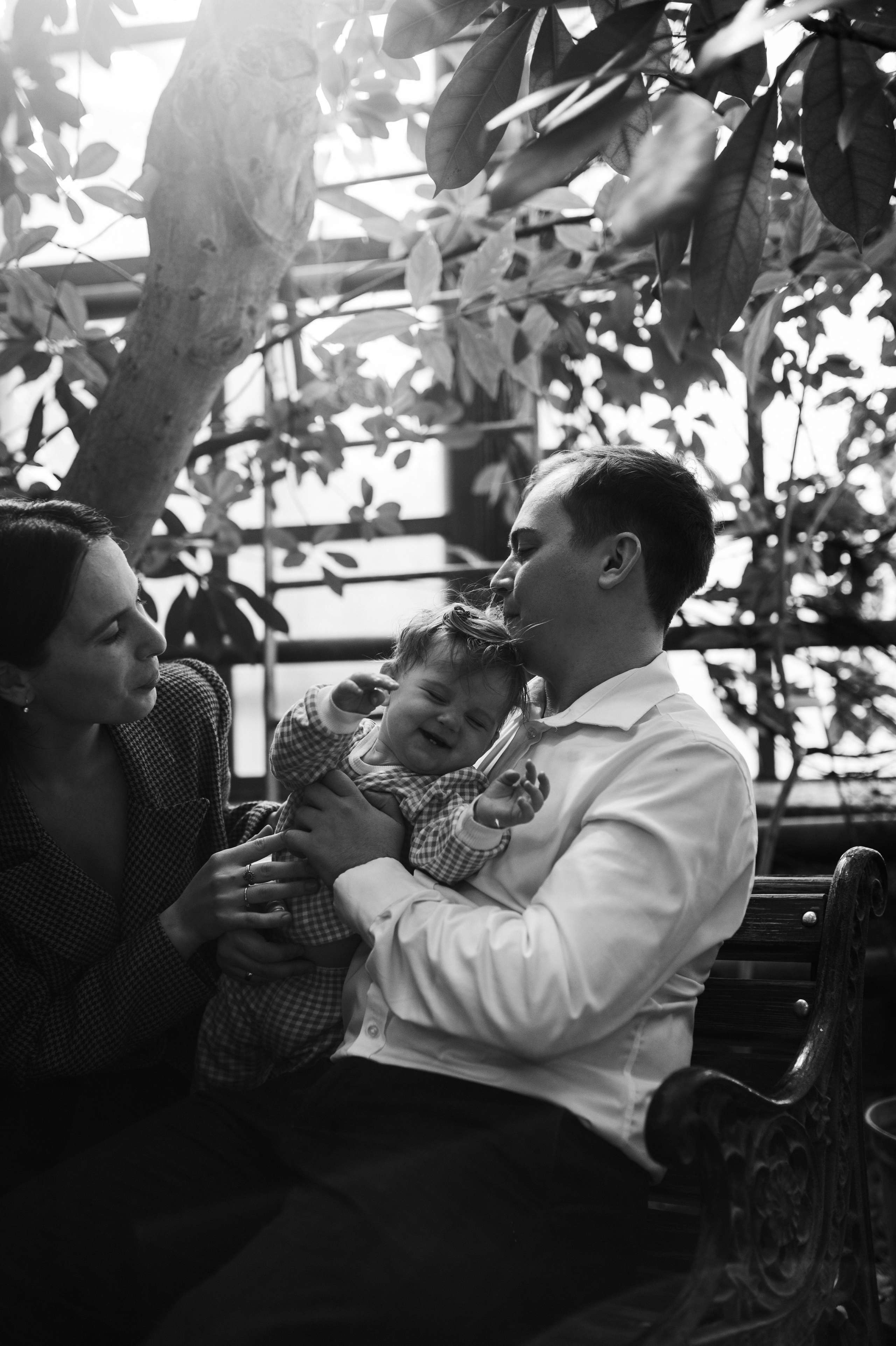 Илья, Ирина и Ева в Оранжерее. Семейный и свадебный lifestyle-фотограф в Москве Мария Петрова