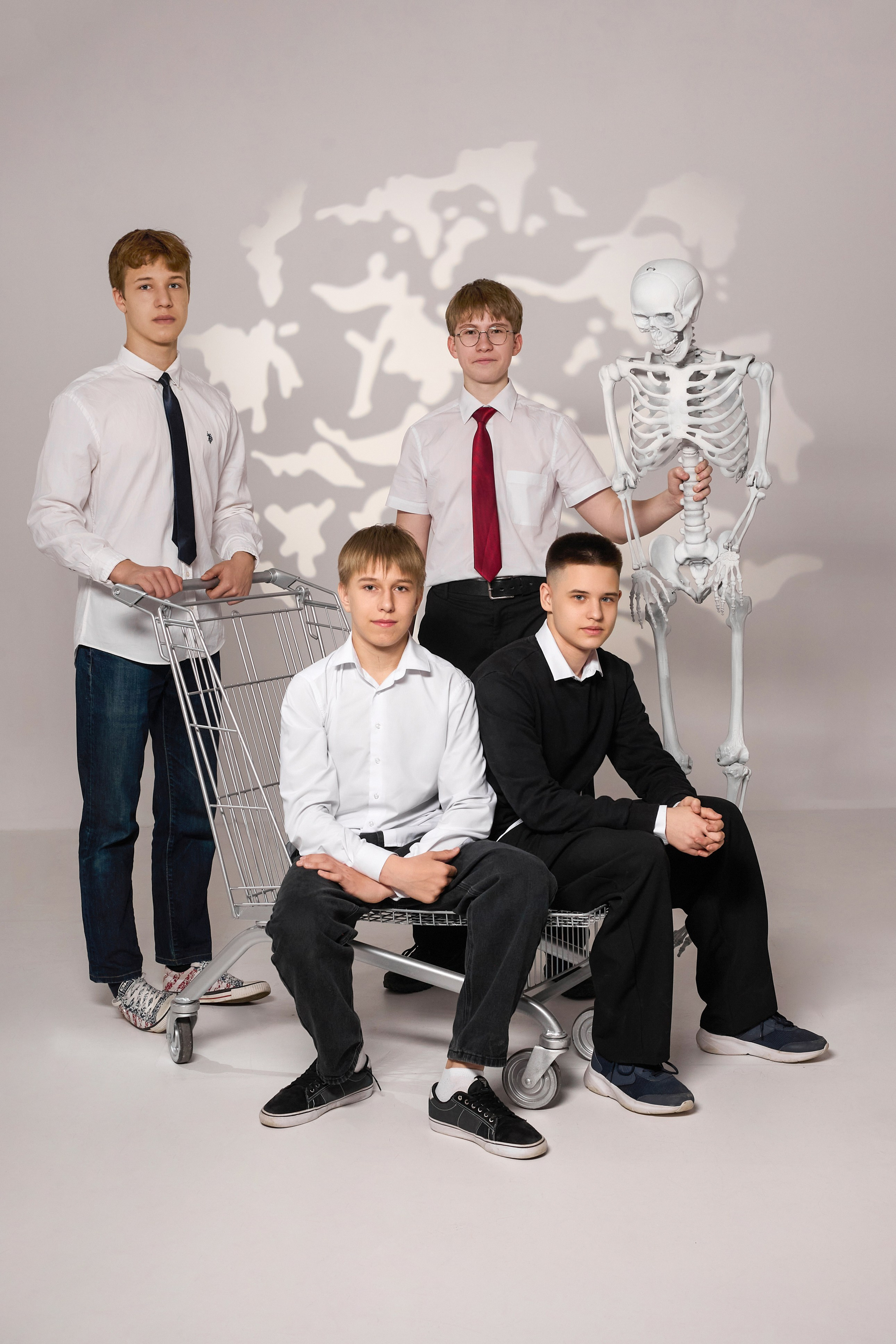 Стильный выпускной альбом «Золото». Выпускные альбомы в Тюмени для школ, садов, вузов спортивных секций