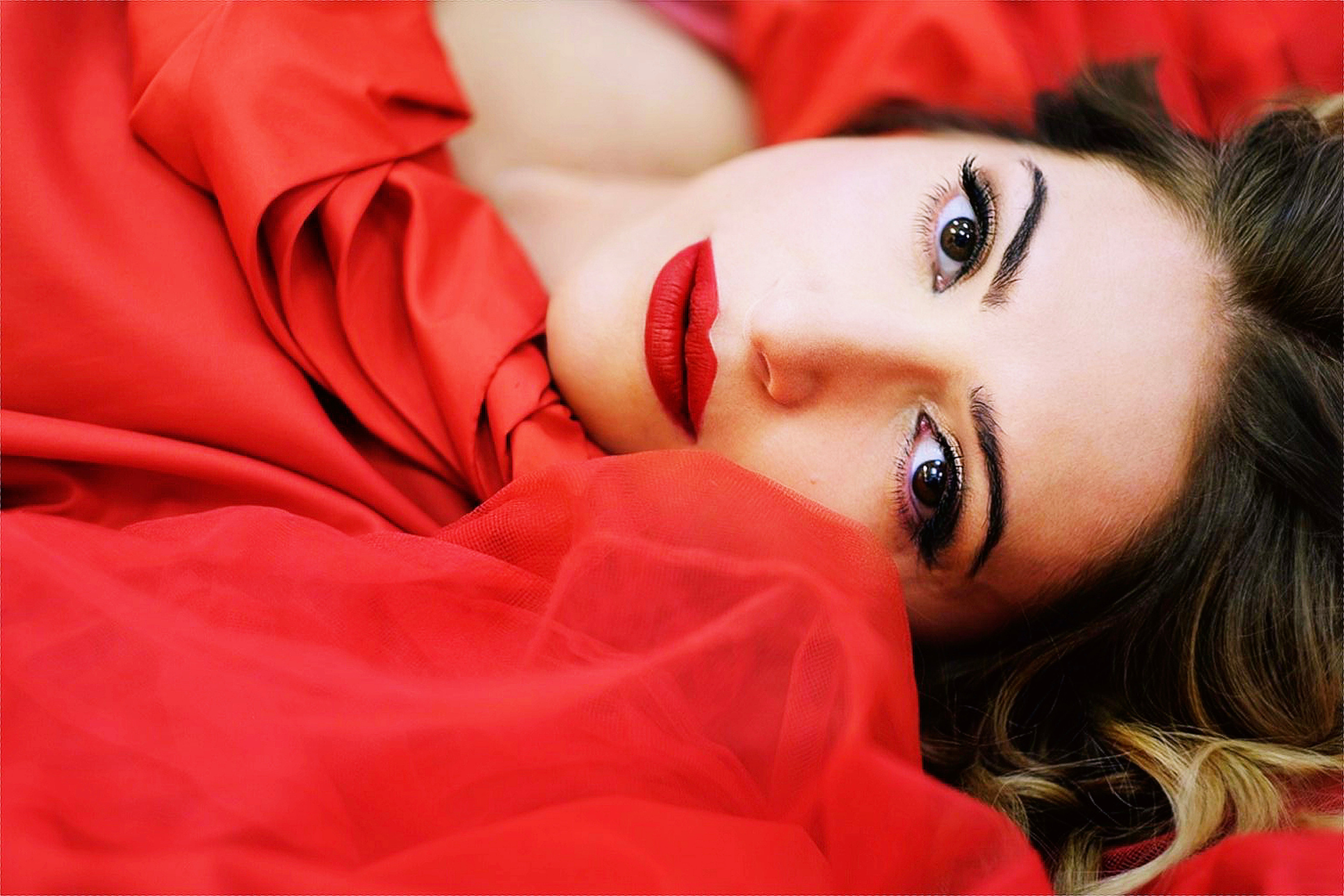 Красное платье и женщины, которые его носят. Фотограф в Москве Ирина Иванова