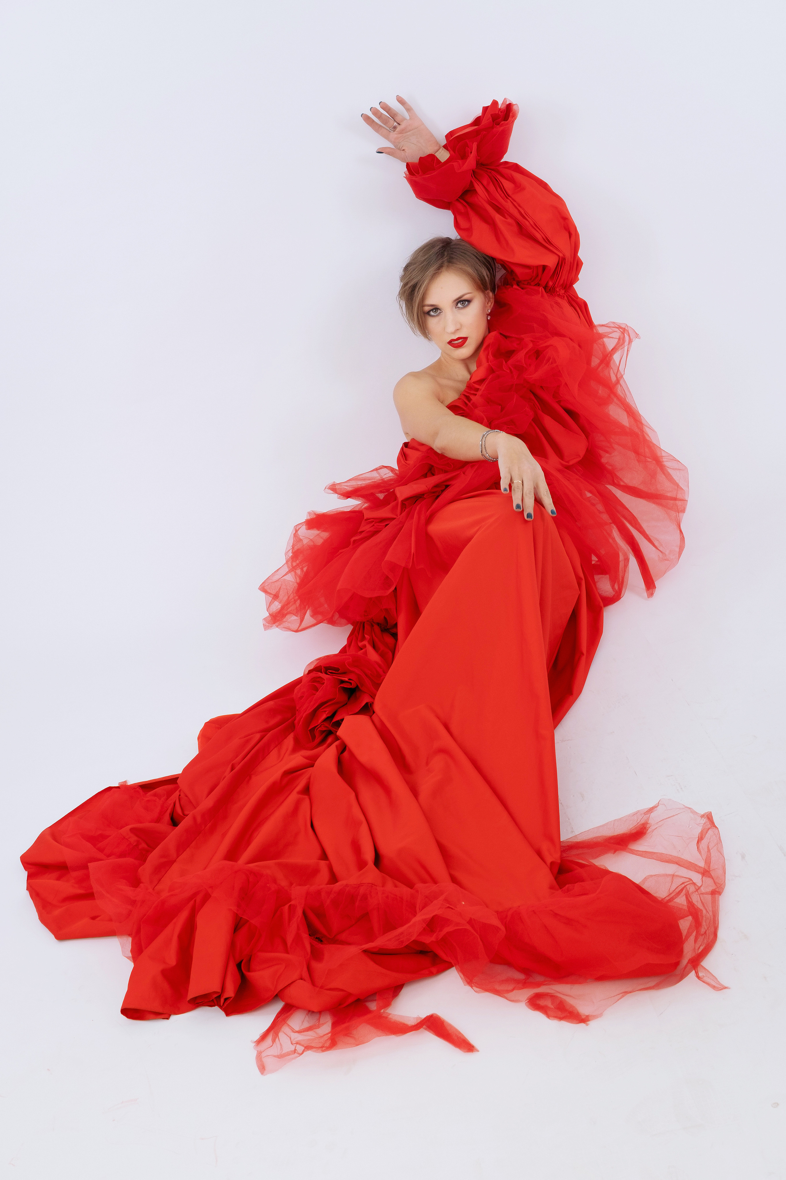 Красное платье и женщины, которые его носят. Фотограф в Москве Ирина Иванова