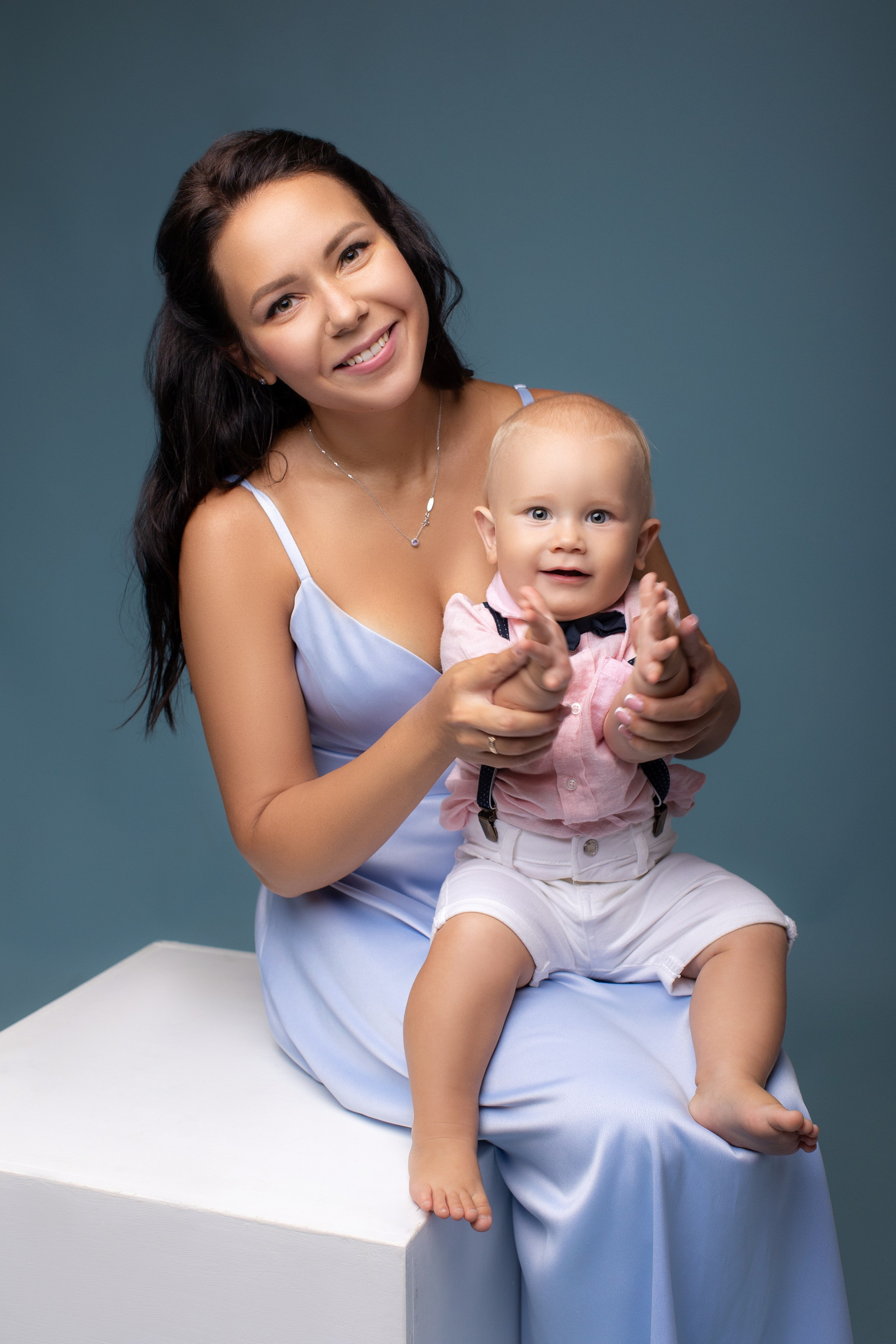 Кадры с родителями. Фотограф новорожденных, семейный фотограф в Санкт-Петербурге