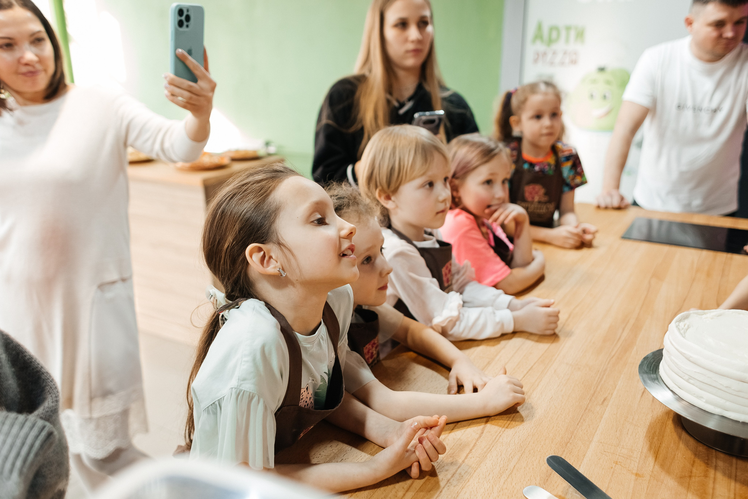 Детский мастер-класс в «АРТиШОК». Фотограф Кемерово | Сергей