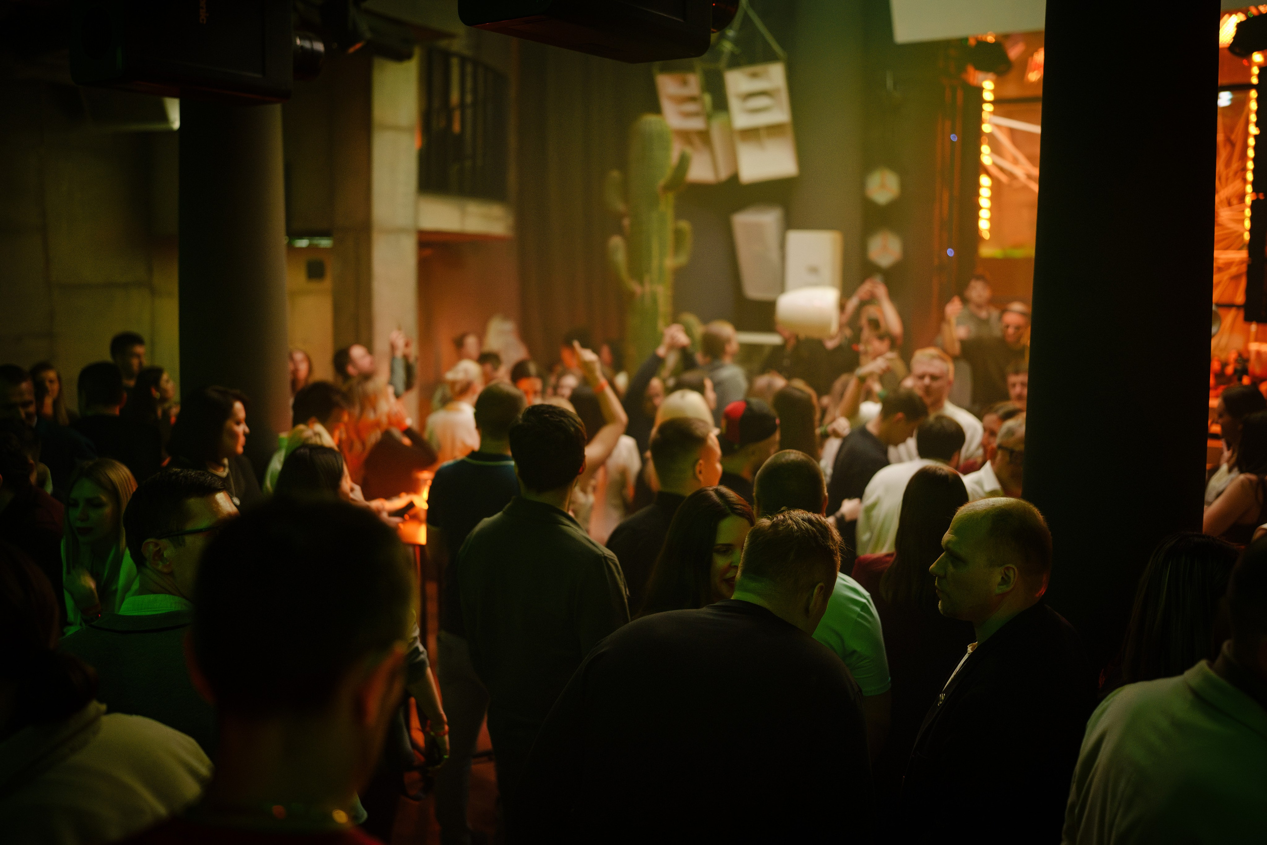 Вечеринка OSNOVATELI.LIVE репортажный фотограф Саша Дружинина. Репортажный фотограф в Москве Саша Дружинина