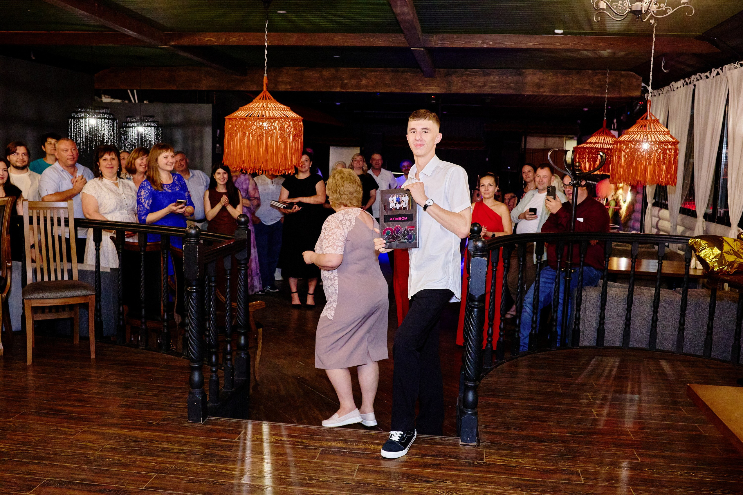 Выпускной 35 Сош. Фотограф Выпускные альбомы Таганрог Сергей Коробченко