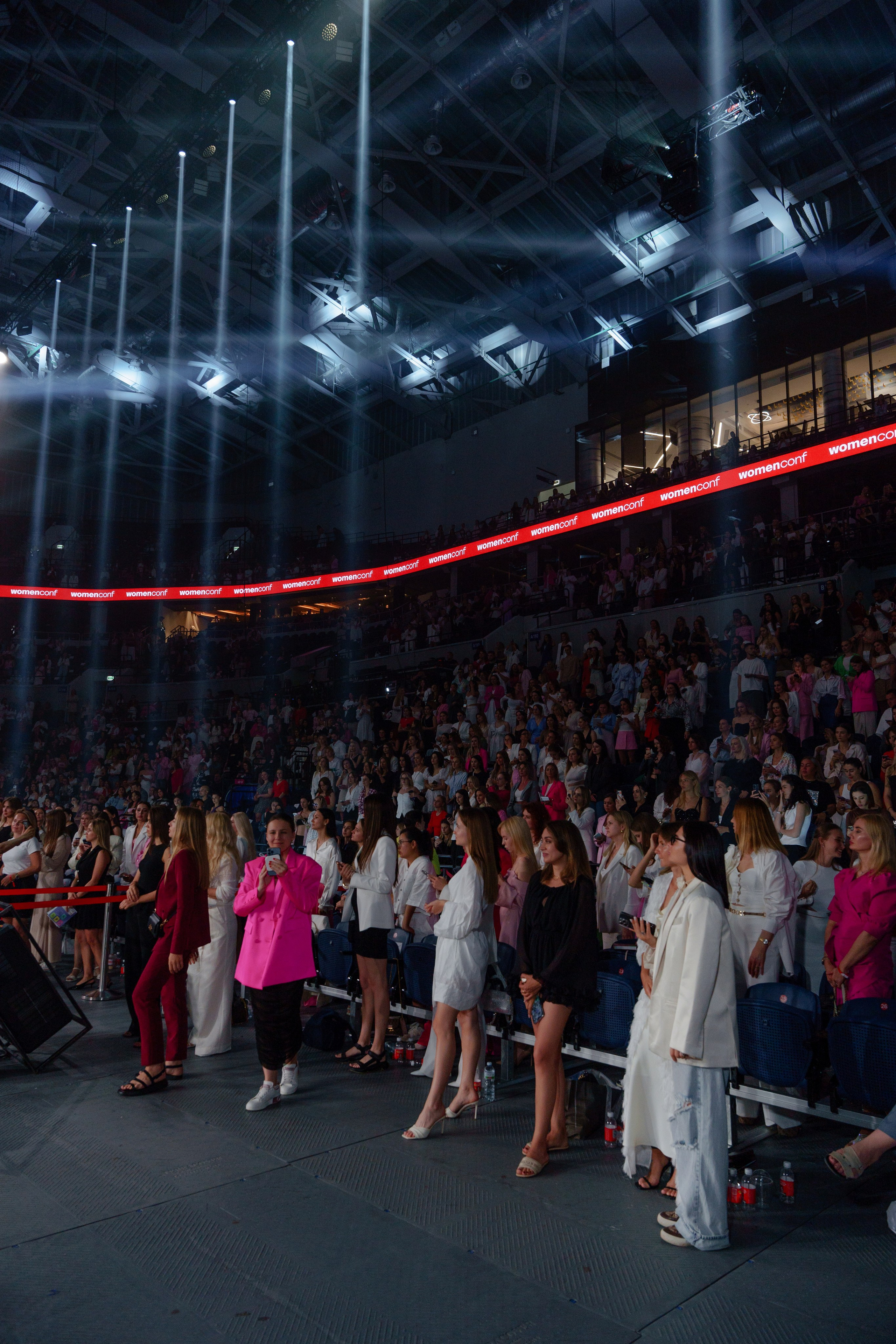 Фотограф на самую масштабную женскую конференцию в России WomenConf. Репортажный фотограф Москва Сергей Дружинин