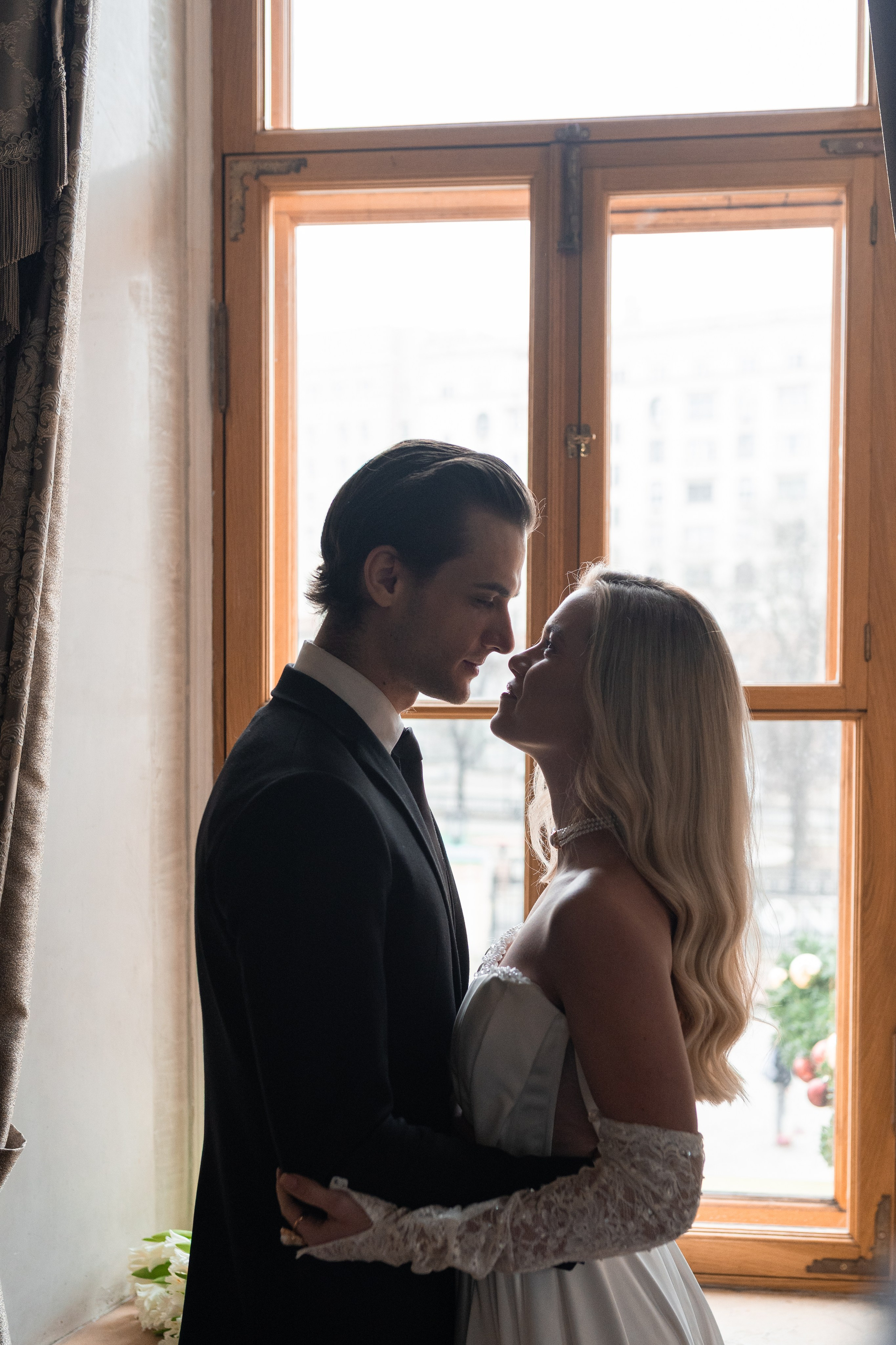 Свадебная фотосессия в Пушкинской библиотеке. Свадебный фотограф в Москве Анна Полушина