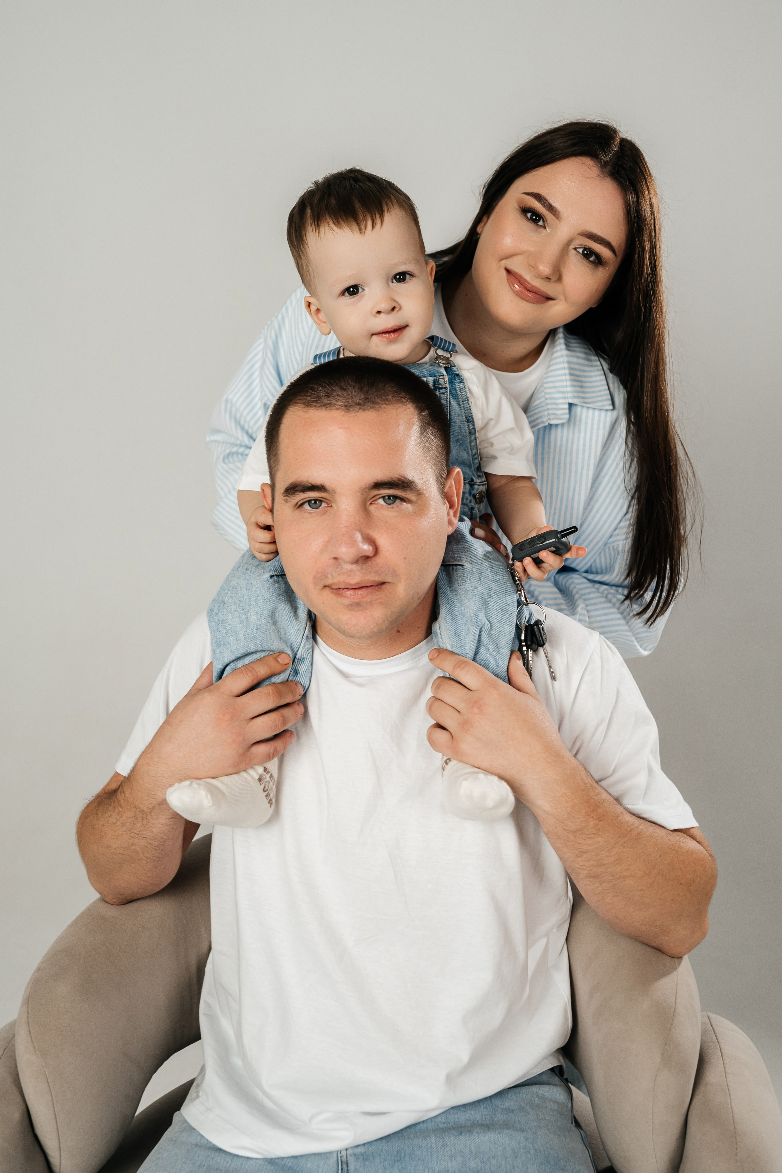 Семейная фотосессия в студии. Фотограф в Каменске-Шахтинском Ольга Сагал