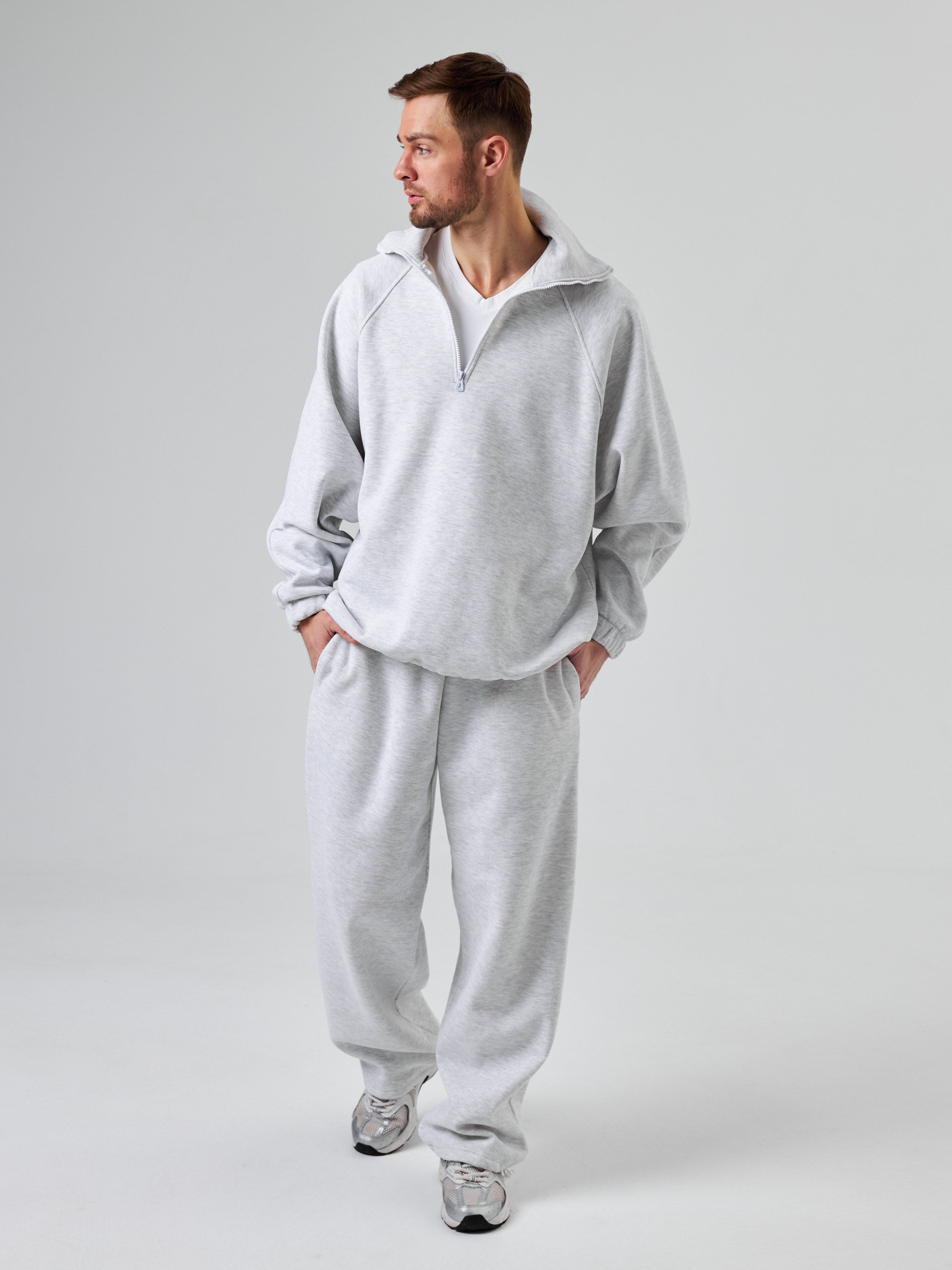 Фотосъемка оверсайз костюмов Екатеринбург Wildberries ВБ Ozon Озон спортивный костюм оверсайз фотосессия одежды Екб заказать цена фото товар. Фотограф Екатеринбург Анастасия Жерновская | Маркетплейсы и нейрофото