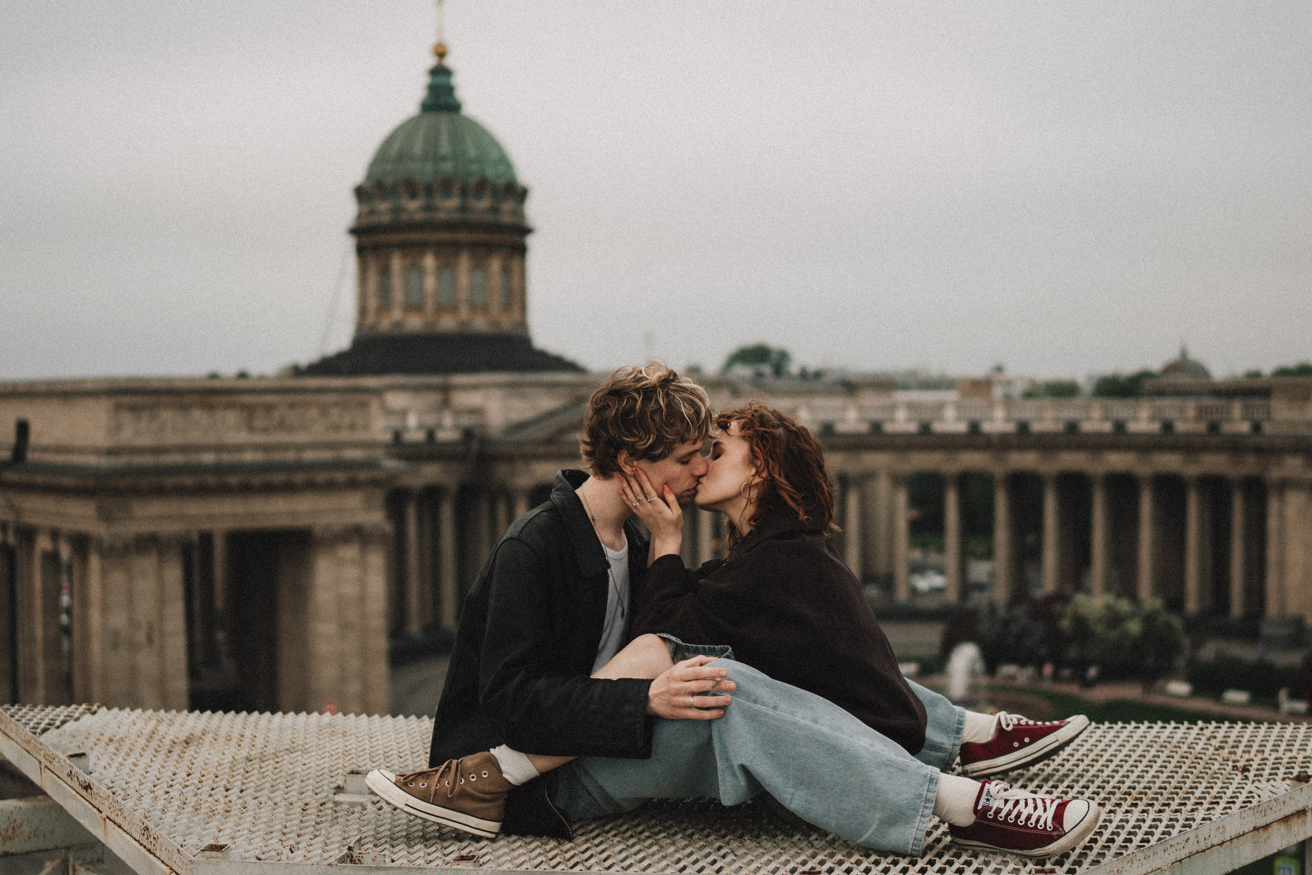 Фотосессия на крыше. парная съемка на крыше. Фотосессия лавстори СПб. Федосова Елизавета - свадебный фотограф СПб. 