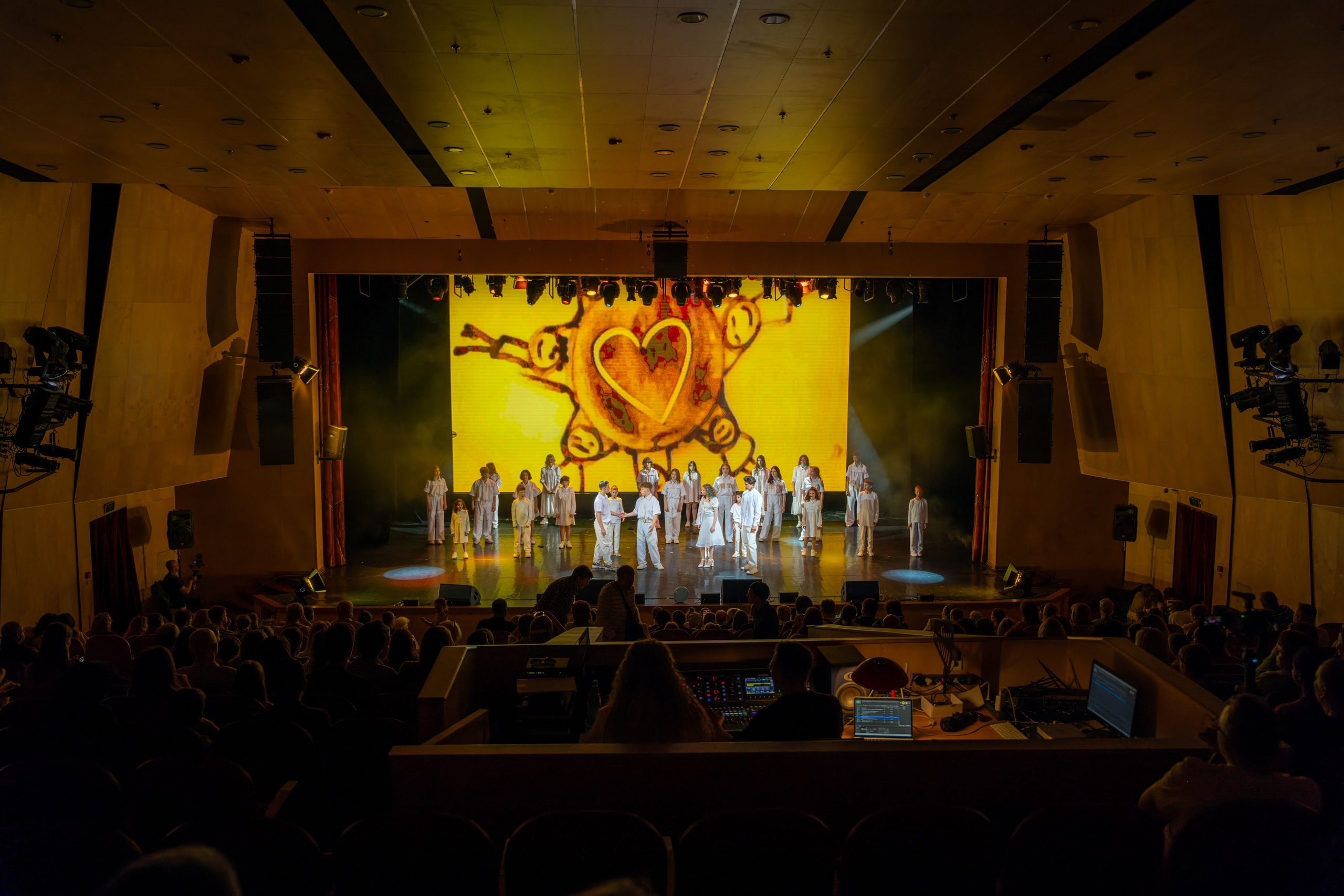 Съёмка благотворительного спектакля «Новая история деревянного мальчика». «Студия DRONAVT`s» — видеосъёмка и фотография г. Москва