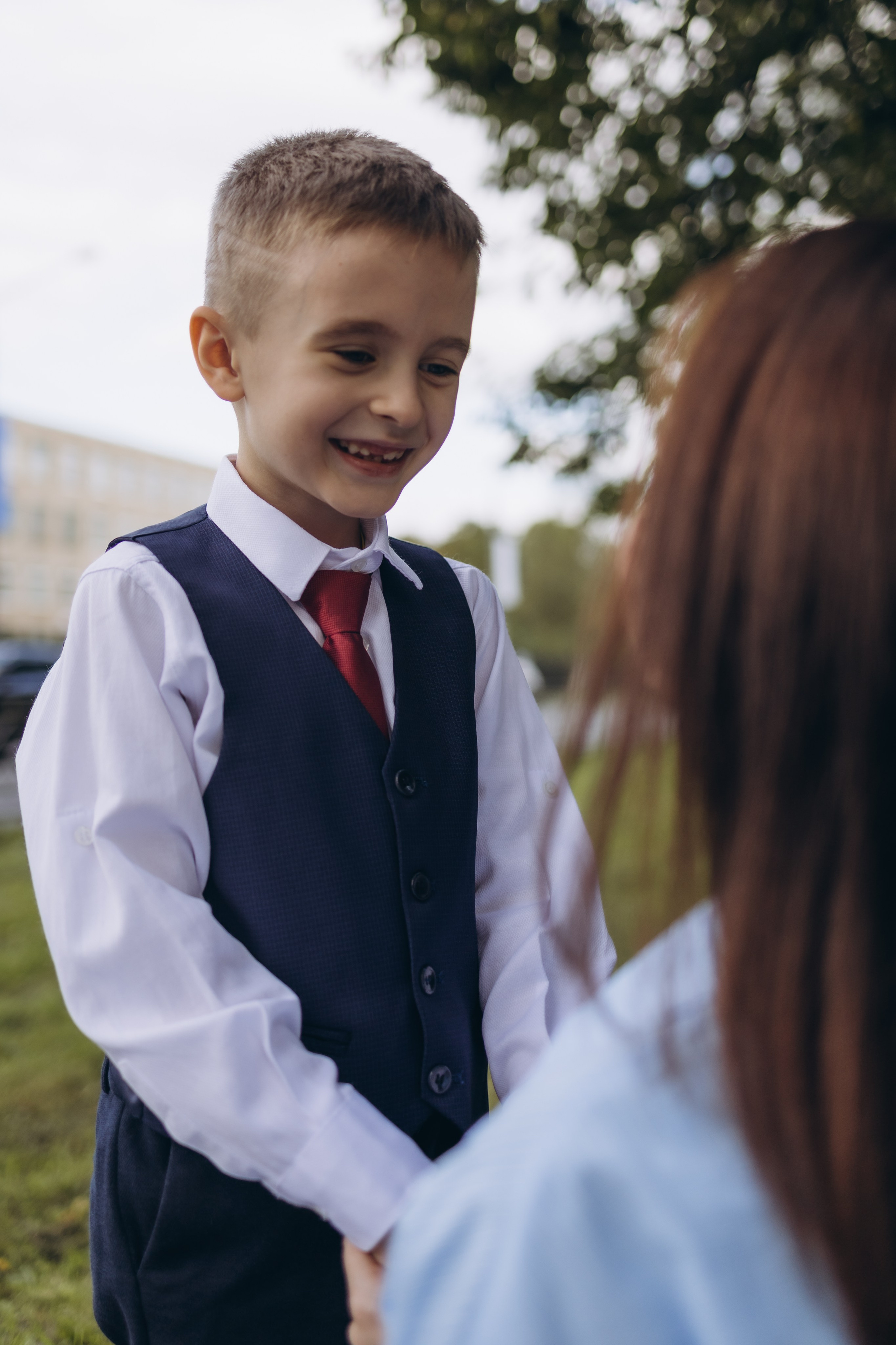Первая школьная фотография Димули (1.09.2025 г.) г. Обнинск (Калужская обл.). Надежда Стар семейный и церковный фотограф в Жукове и Калужской области
