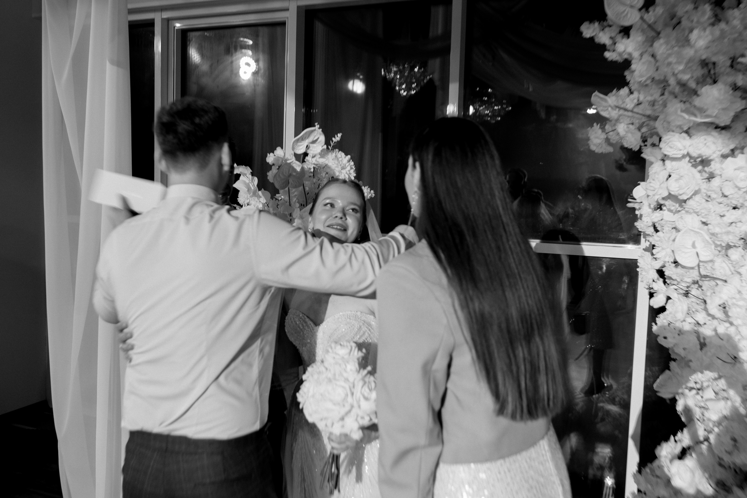 СВАДЕБНАЯ СЬЕМКА СБОРОВ В ОТЕЛЕ И ВЫЕЗД НА ЦЕРЕМОНИЮ (СНЯТО В СИБИРЕ В НИЖНЕВАРТОВСКЕ). Профессиональный фотограф, Санкт-Петербург — Виктория Богомолова