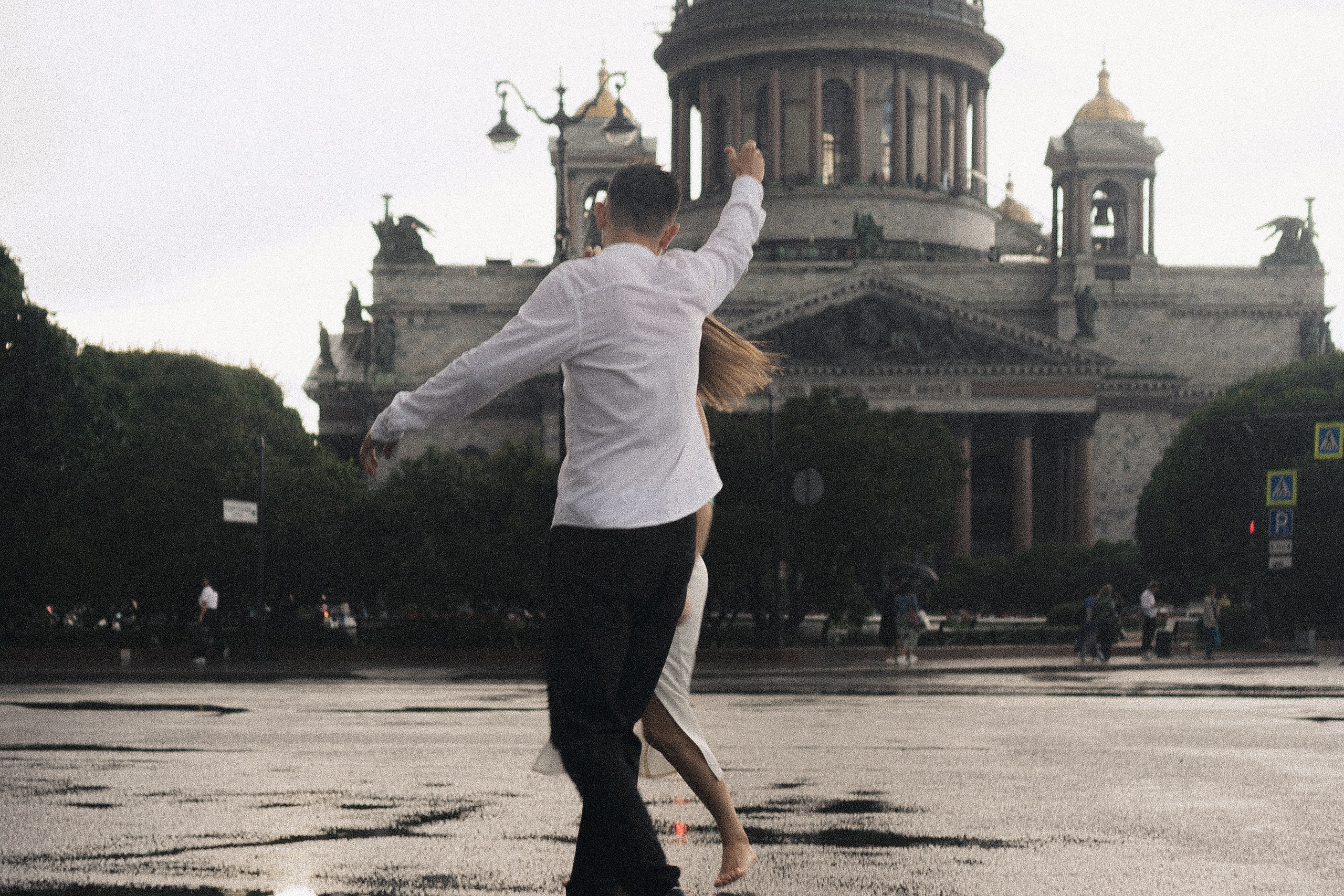 СВАДЕБНАЯ ФОТОСЕСИСИЯ В МЕТРО И ВОЗЛЕ ИСАКИЕВСКОГО СОБОРА В ДОЖДЬ. Профессиональный фотограф, Санкт-Петербург — Виктория Богомолова