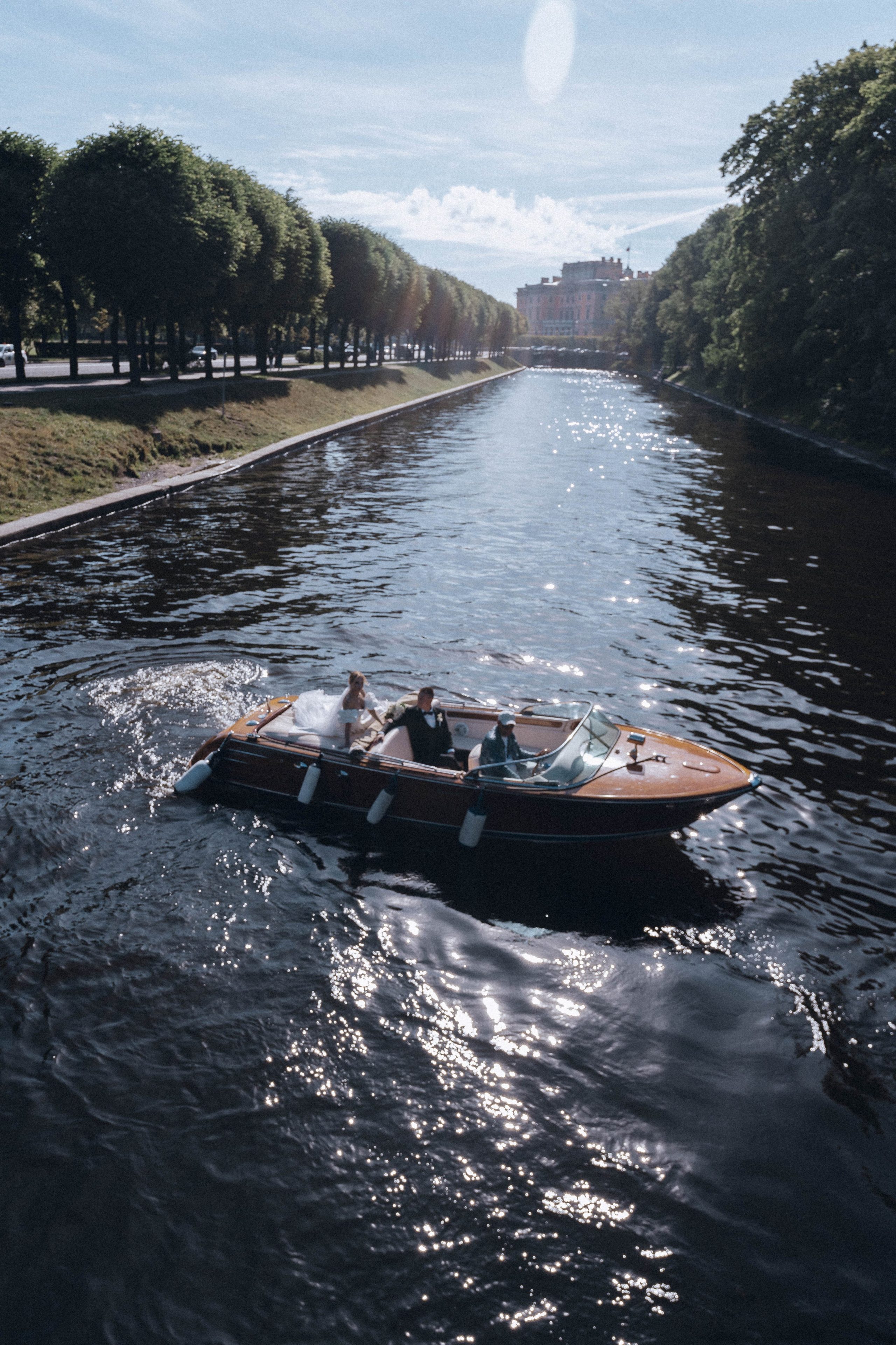 СВАДЕНБНАЯ СЬЕМКА НА КАТЕРЕ ПО КАНАЛАМ САНКТ-ПЕТЕРБУРГА И В АКВАТОРИИ НЕВЫ. Профессиональный фотограф, Санкт-Петербург — Виктория Богомолова