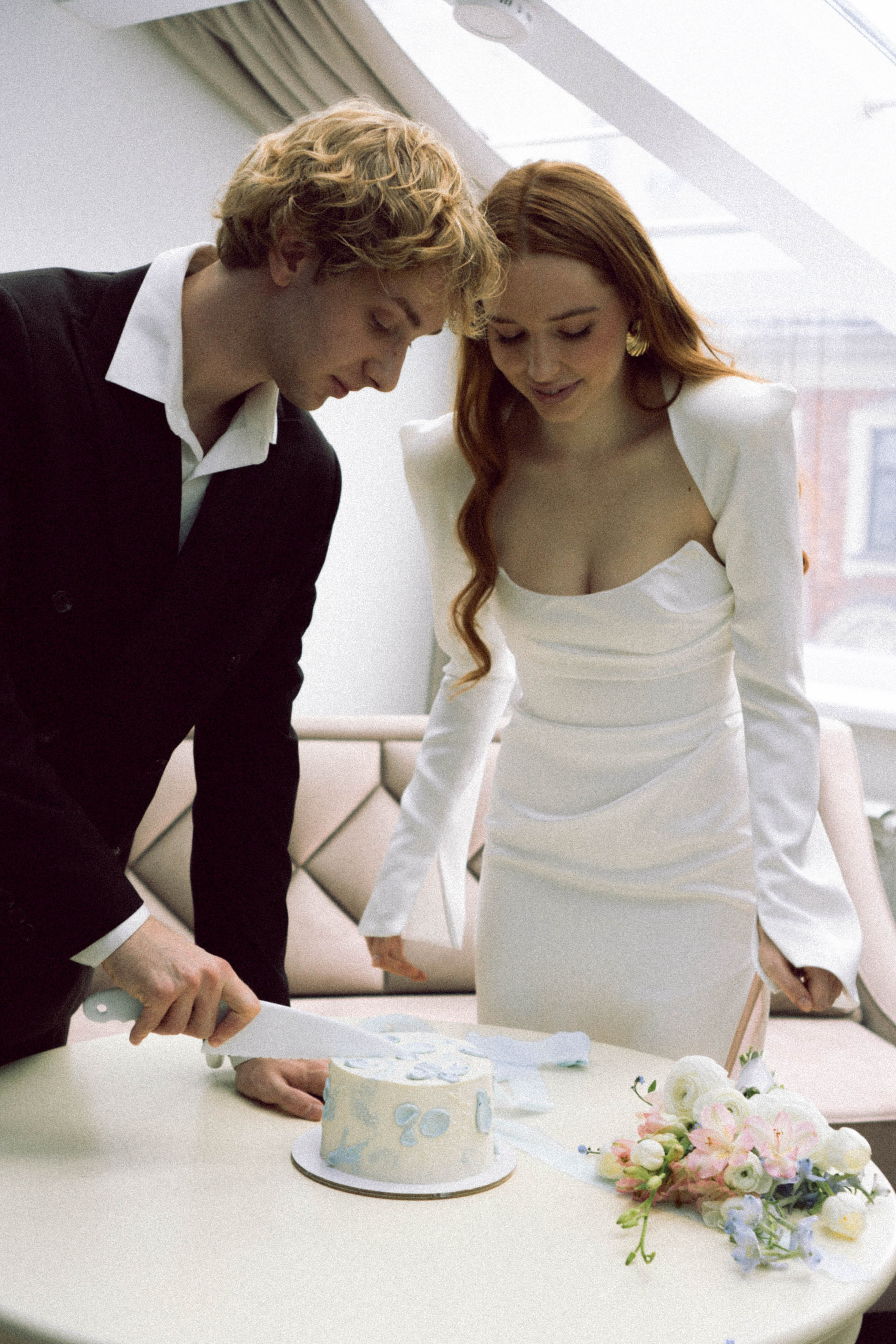 СВАДЕБНАЯ СЬЕМКА В ОТЕЛЕ. СБОРЫ ЖЕНИХА И НЕВЕСТЫ И ТАКЖЕ ТОР И ПОДГОТОВКА К ПРОГУЛКЕ. Профессиональный фотограф, Санкт-Петербург — Виктория Богомолова