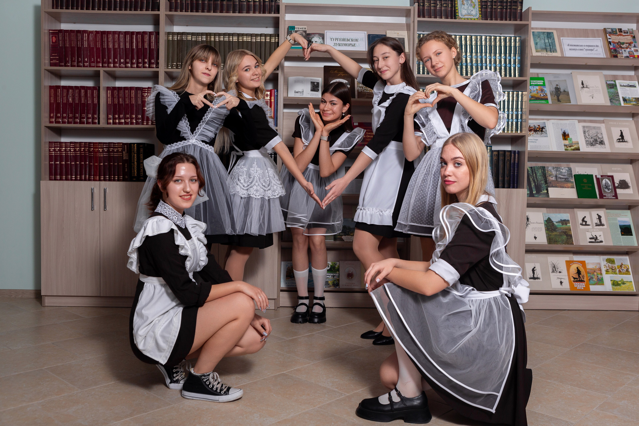 Фотосессия в Библиотеке для Учеников 11 Классов | Твой выпускной Альбом Мценск. ТВОЙ АЛЬБОМ / ТВОИ ПРАВИЛА