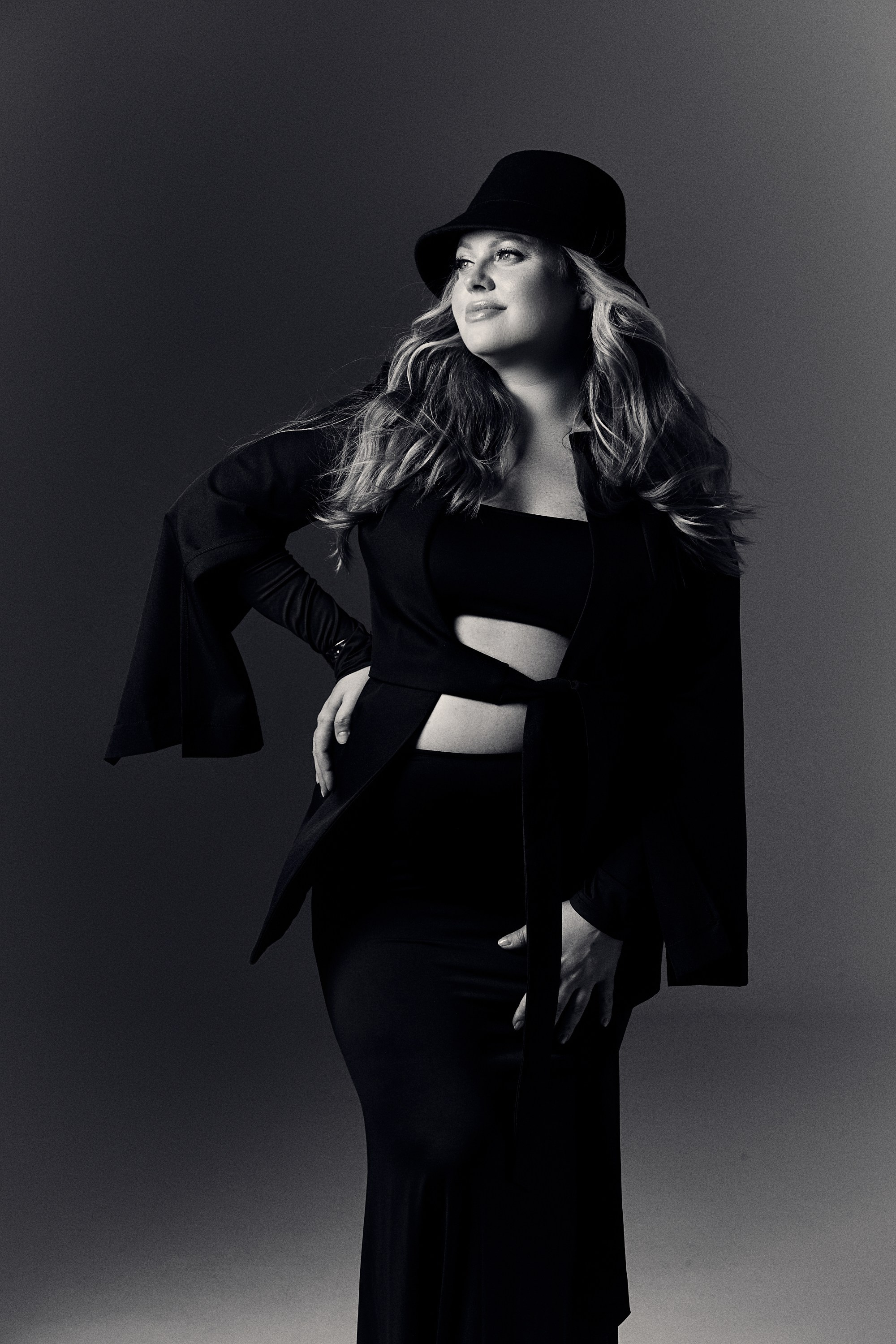 Пиджак, платье, по желаю шапочка. Можно все раздельно. Размер 44-50