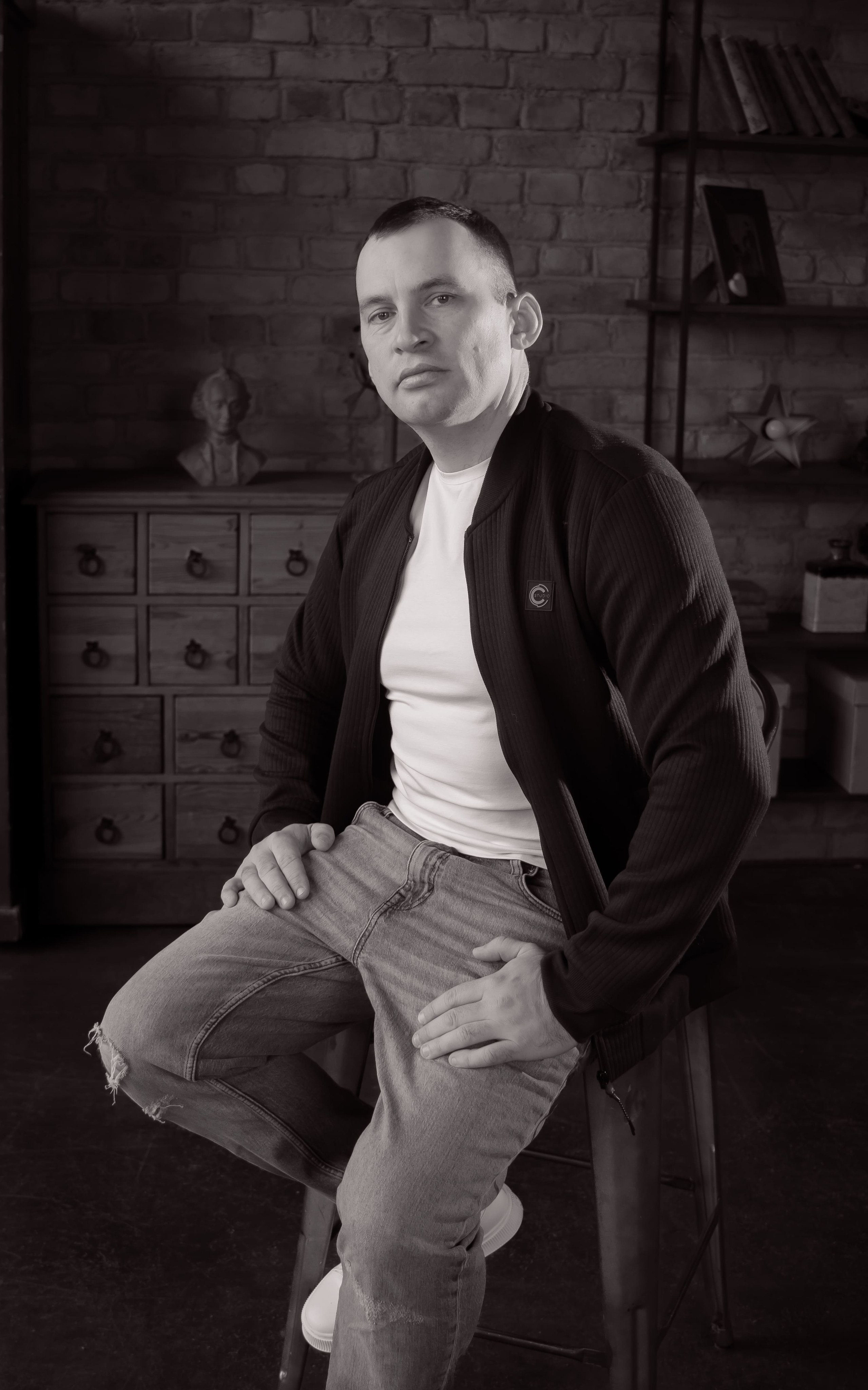 Подарочный сертификат на мужскую фотосессию в студии —деловой портрет Москва, фотограф Карасёва Елена