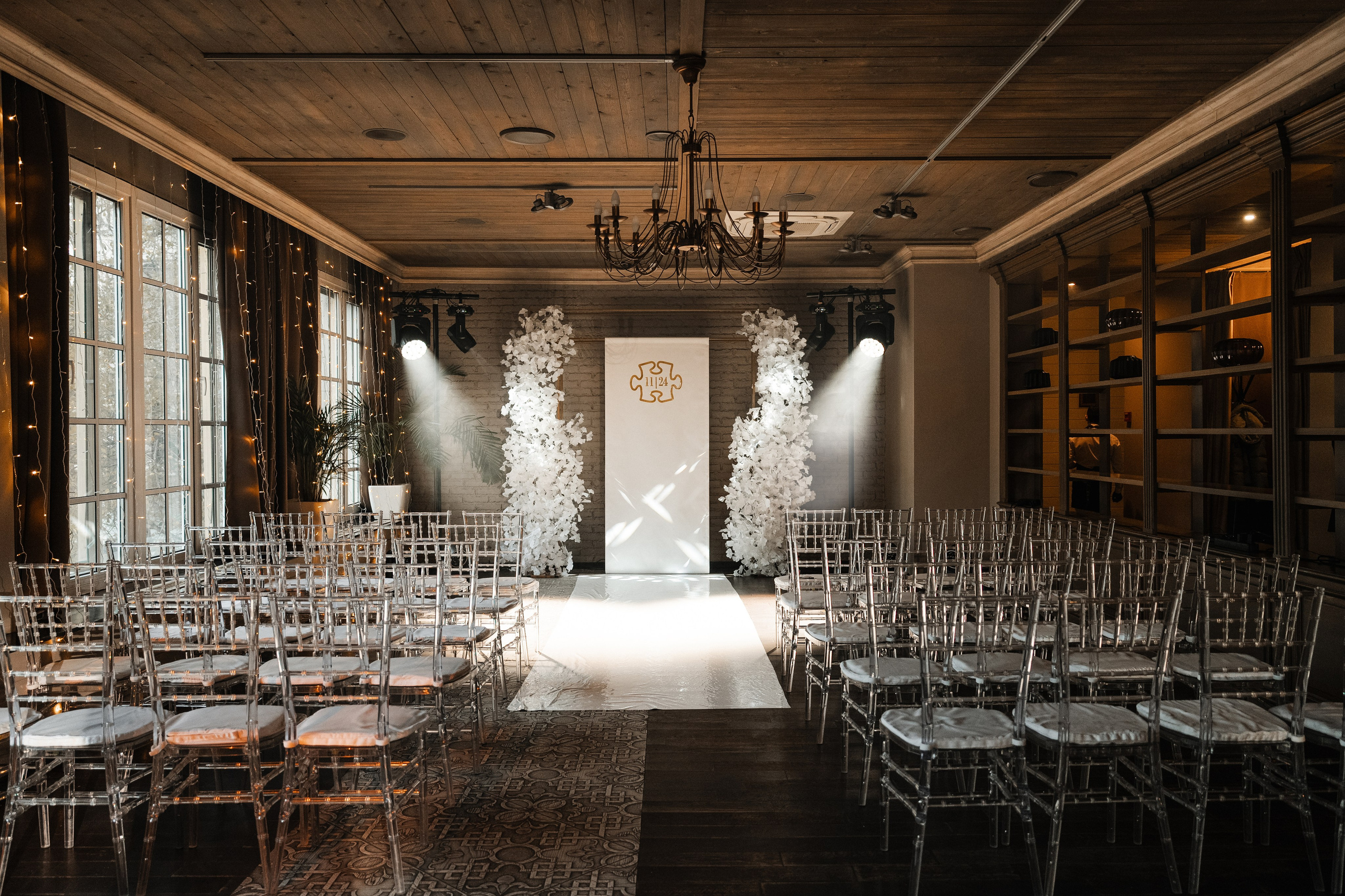 Контакты. Световое оформление свадебных мероприятий и банкетов в Москве и Подмосковье