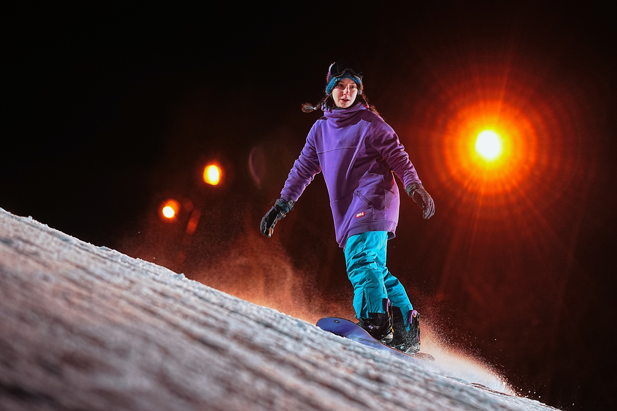 Вечерняя съёмка на склонах с использованием внешних вспышек. Фотограф Студитский Евгений