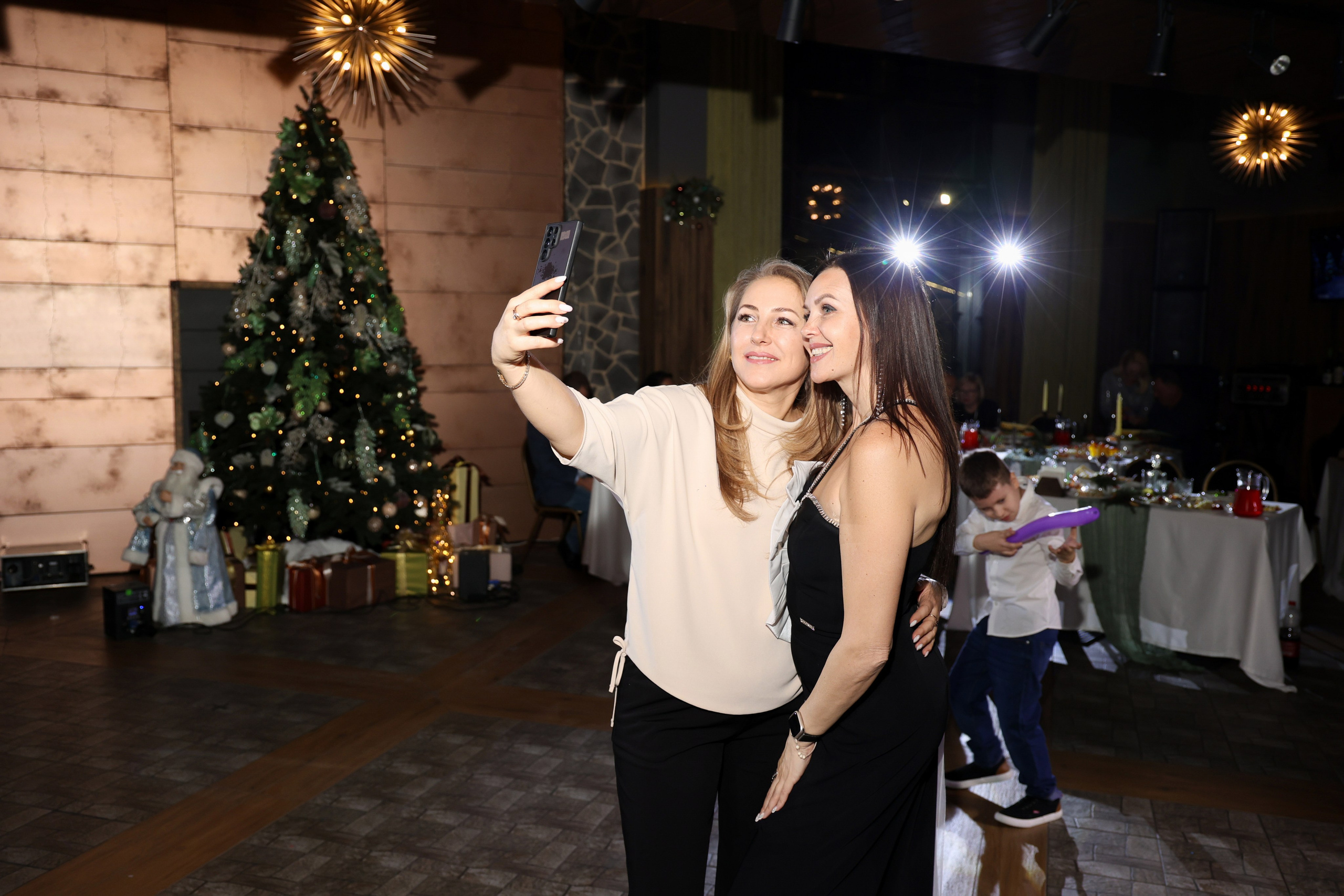 Новогодние праздники 2024-2025 «За поводом». Сведебный и Event фотограф в Москве Бажина Ирина