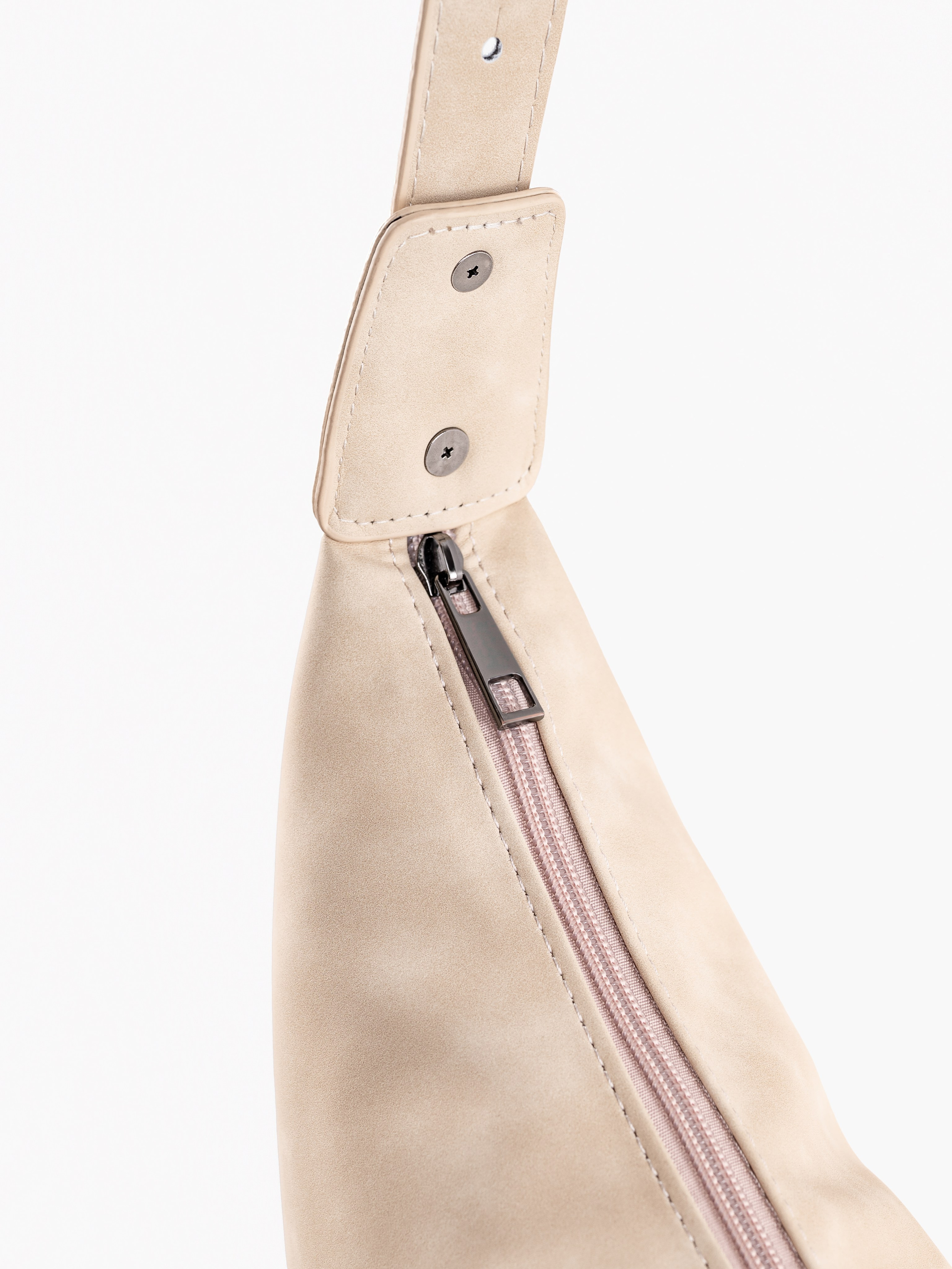 Q Сумки хобо серия 1. Предметный фотограф, фото для маркетплейсов Пятигорск, КМВ