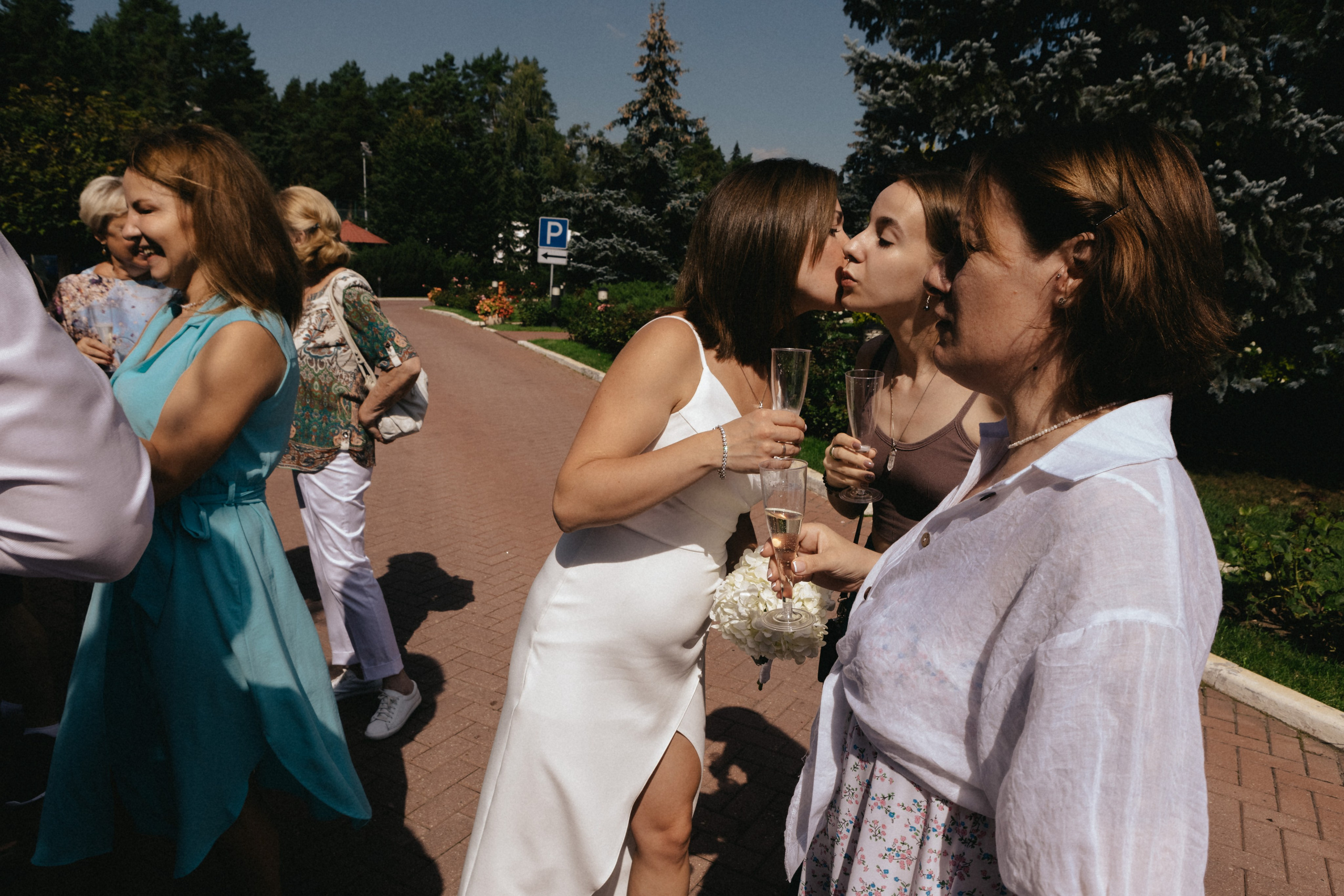 Лиза и Сережа. Роспись и тусовка в коттедже. Свадебный и портретный фотограф в Москве Анастасия Масюк