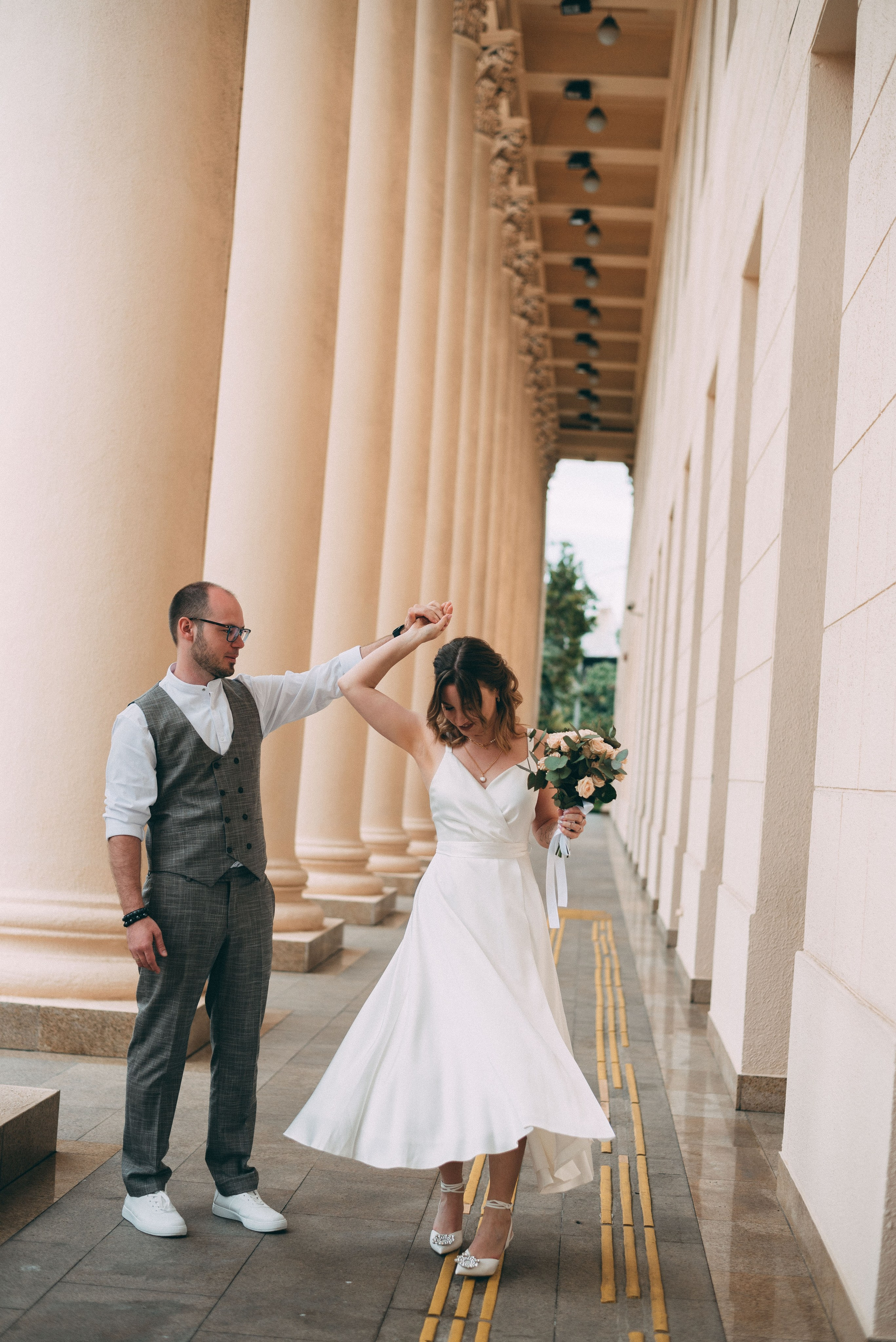 Фотосессия свадьбы или lovstory в центре Сочи, Зимний театр. Фотограф в Сочи — Маргарита Поганова