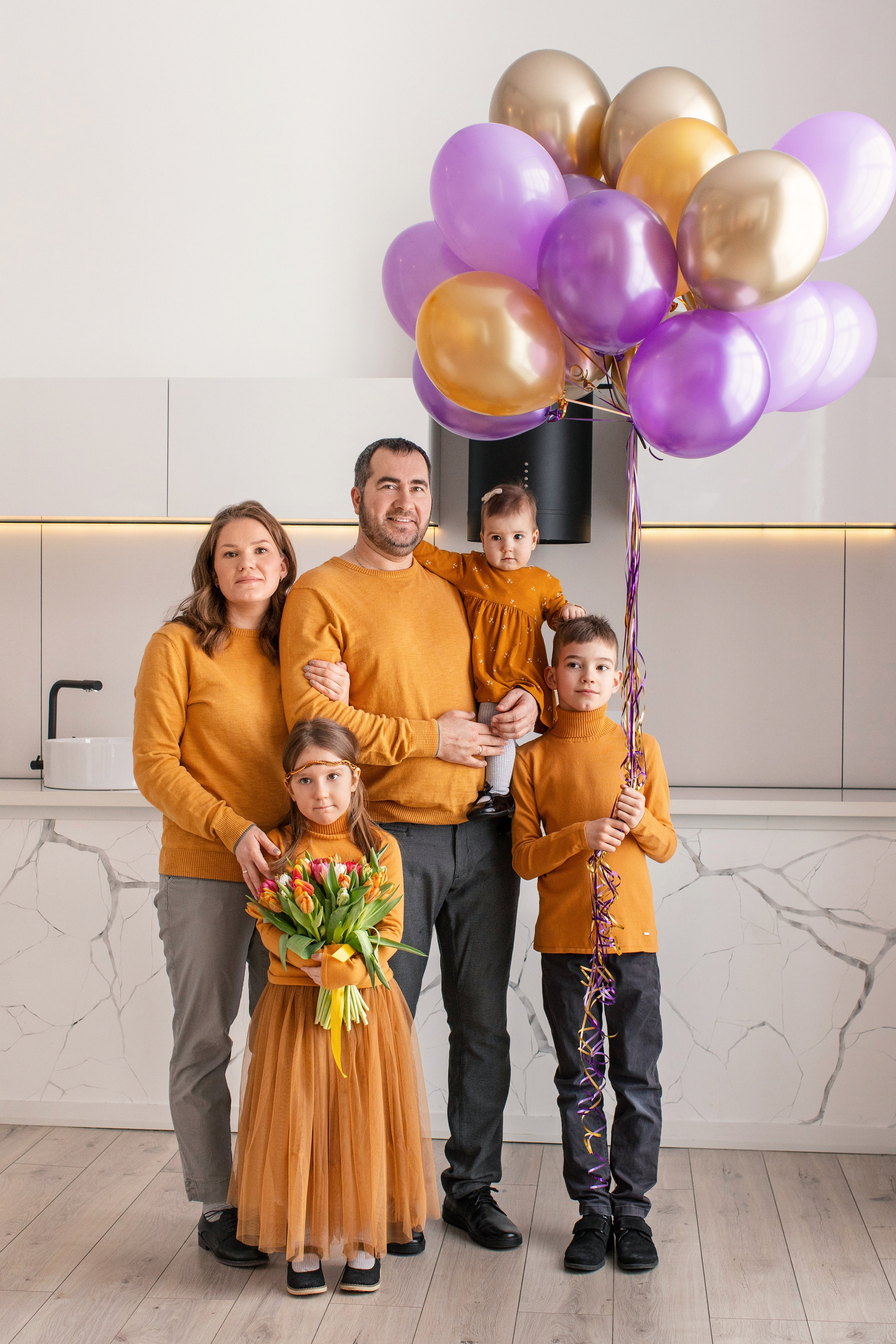 Семейная в интерьерной студии. Фотограф новорожденных, семейный фотограф в Санкт-Петербурге