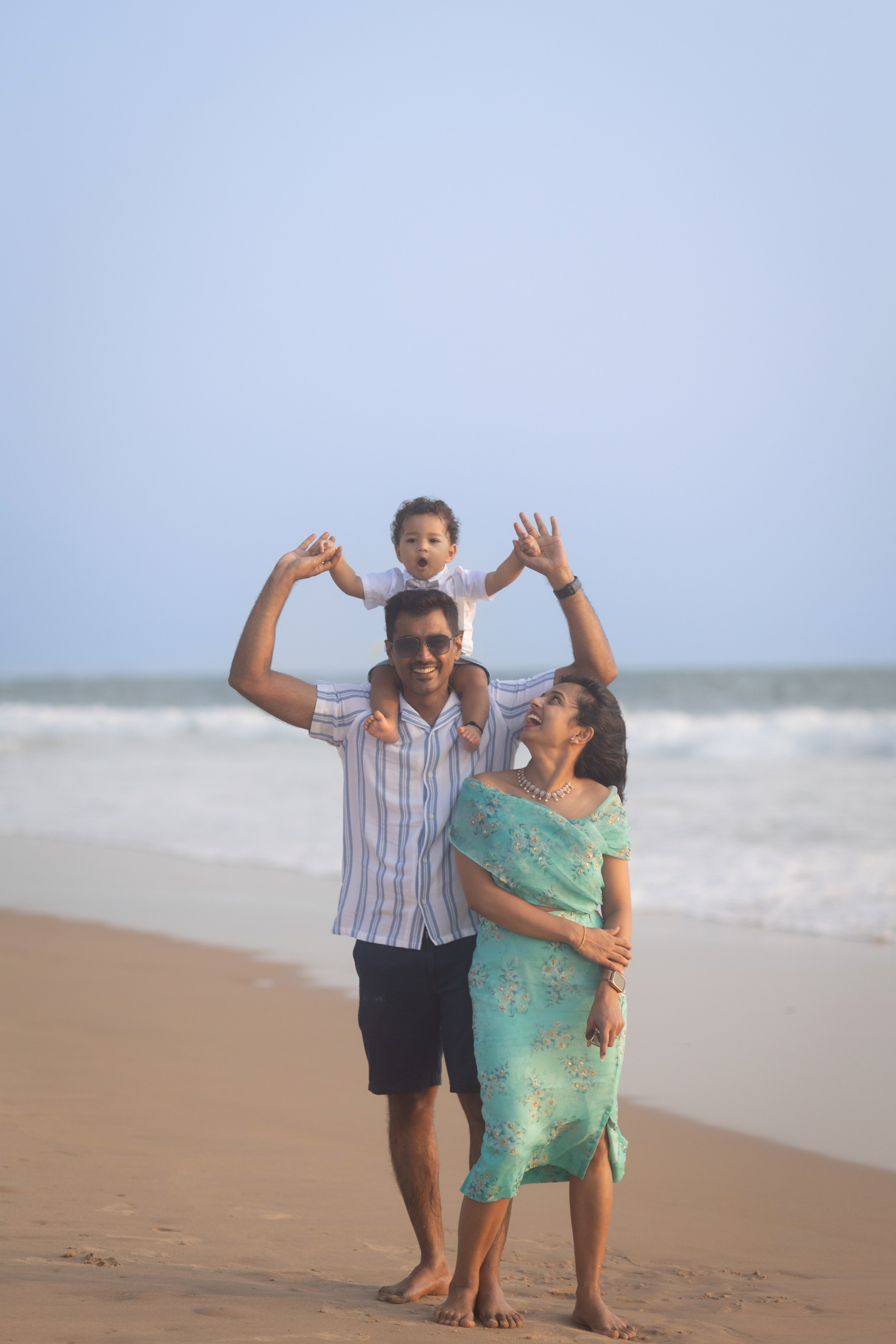 Kids 1-st birthday on the beach. Свадебные видео