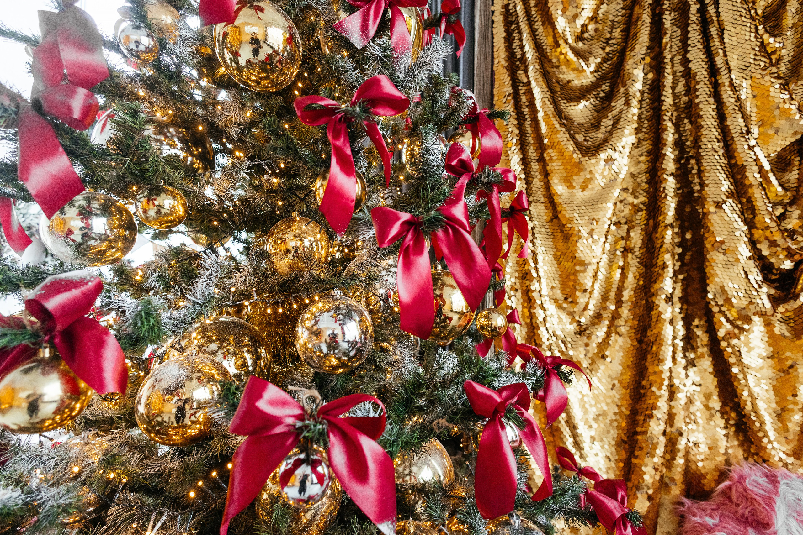 Фотосессии в студии Питер, зал Невский в Сургуте с профессиональным фотографом Анной Старцевой – ваш ключ к красивым и эмоциональным снимкам