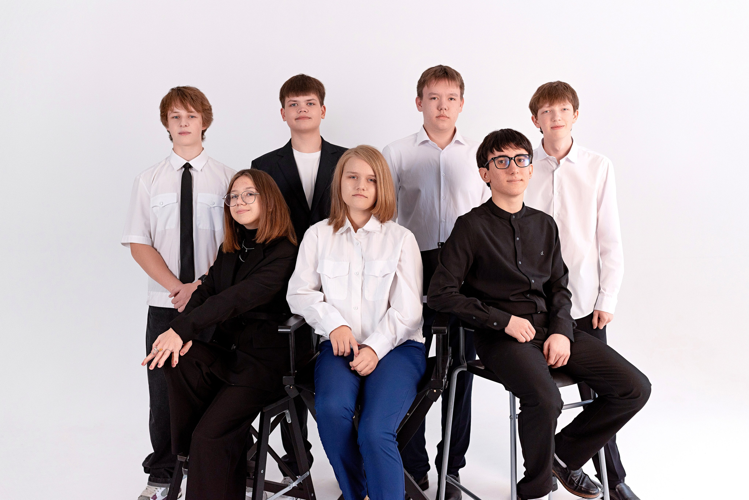 Фотосессия 9 класса в студии Circle для выпускных альбомов в Сургуте