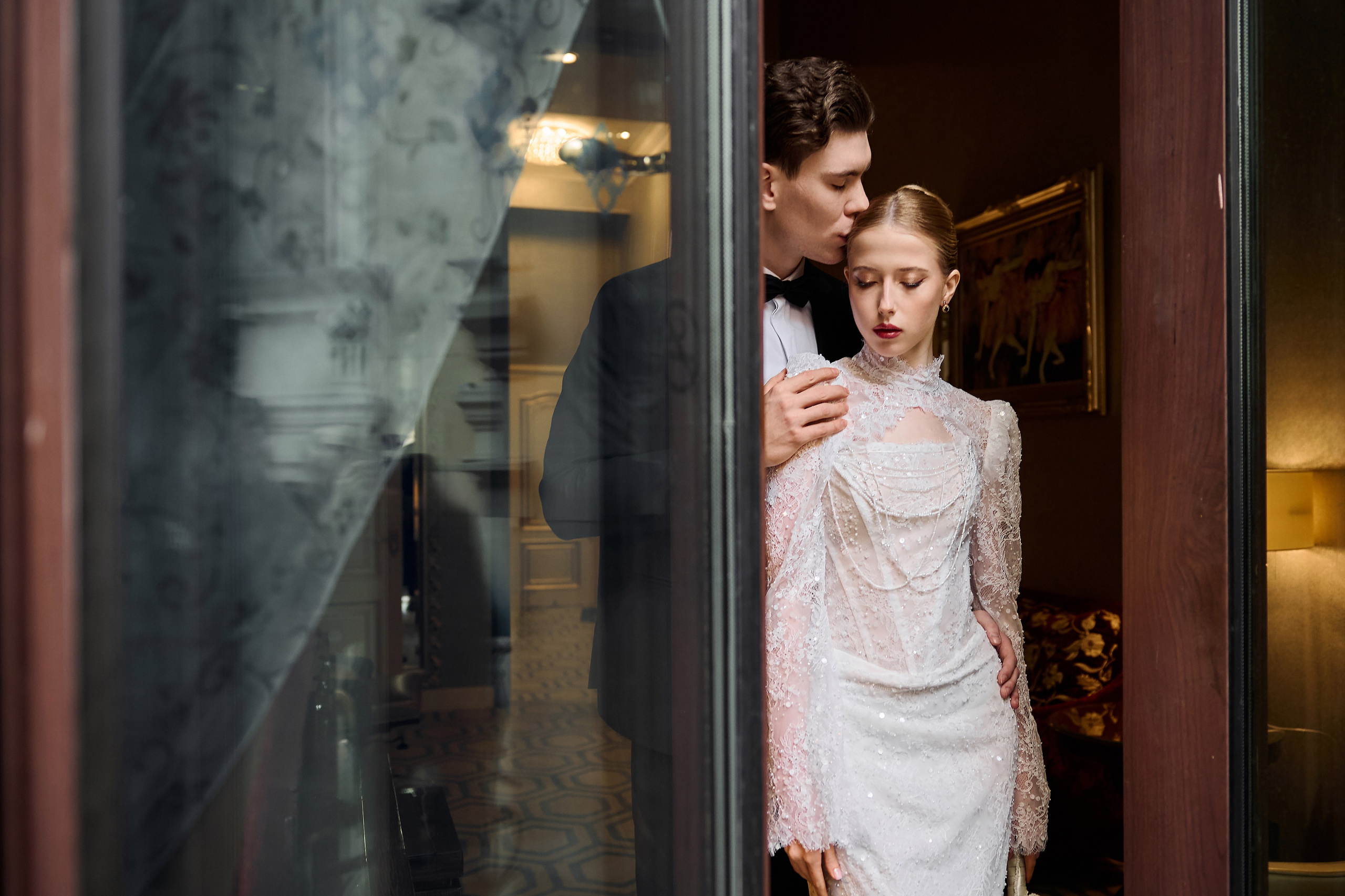 Вадим и Алина. Сборы в отеле St Regis. Свадебный фотограф в Москве и Подмосковье