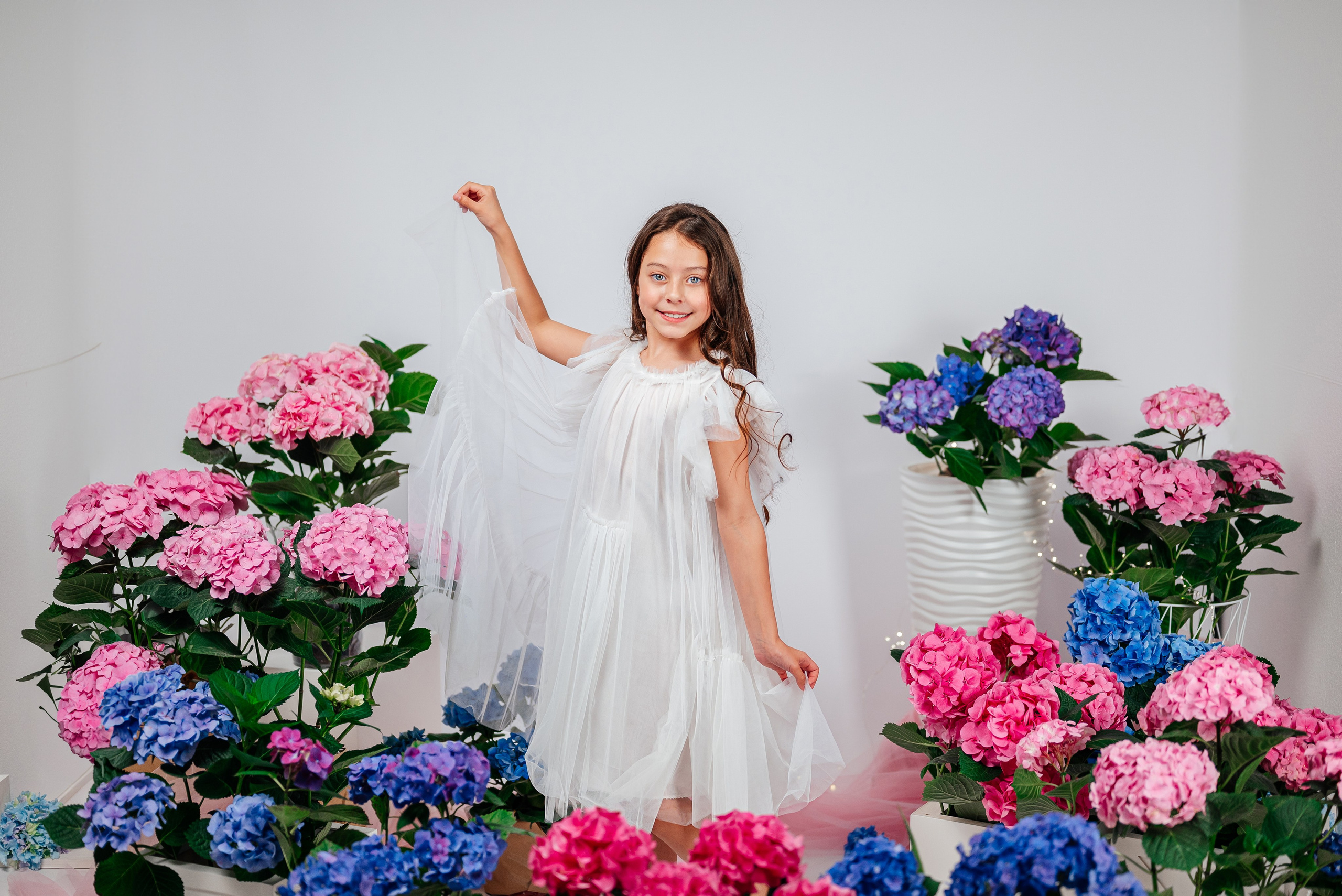 Вероника и гортензии. Семейный фотограф в Краснодаре