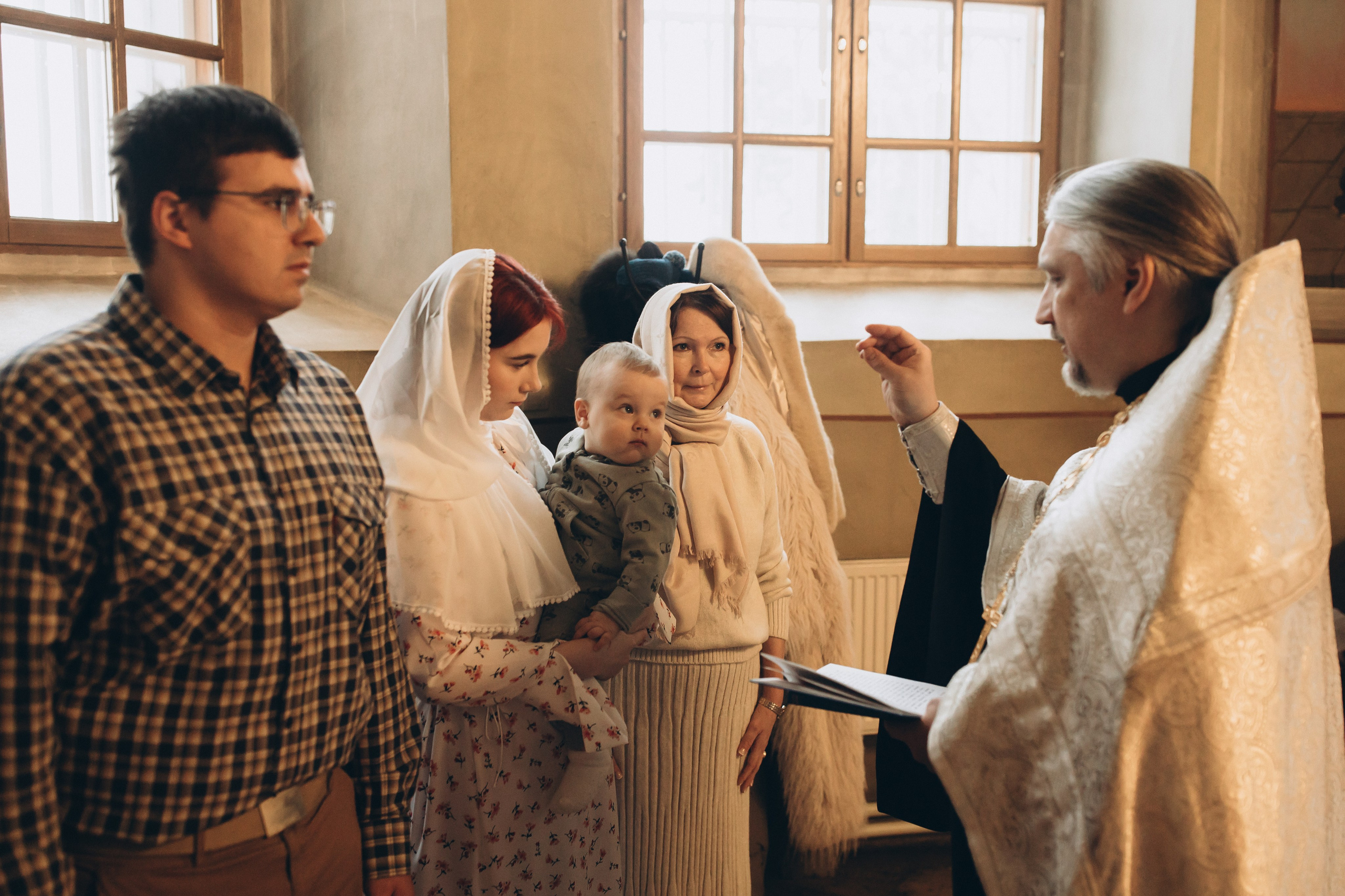 Таинство Крещения Ивана в Церкви Николая Чудотворца. Детский и семейный фотограф в Пушкино, Мытищи, Москва Сергеева Светлана