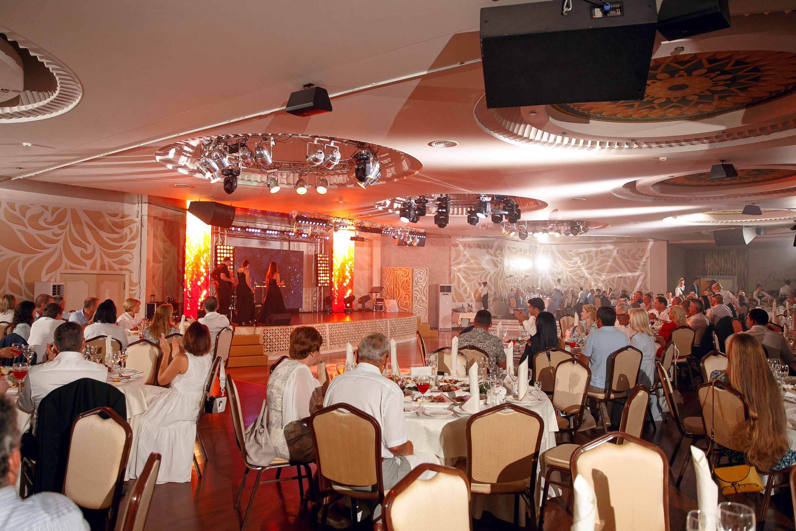 Банкет в ресторане «Волга». Ваш репортажный фотограф Артемий Антонов