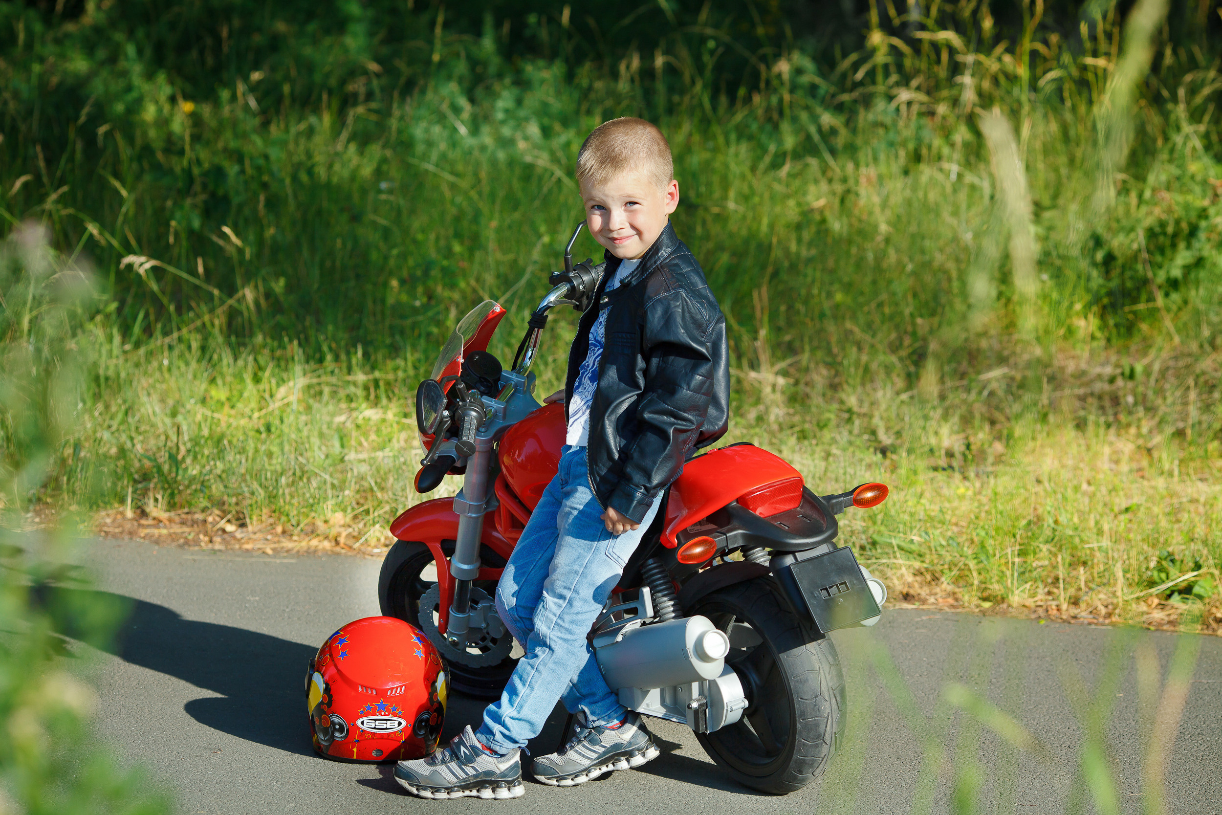 Выпускные альбомы в школе и детском саду
