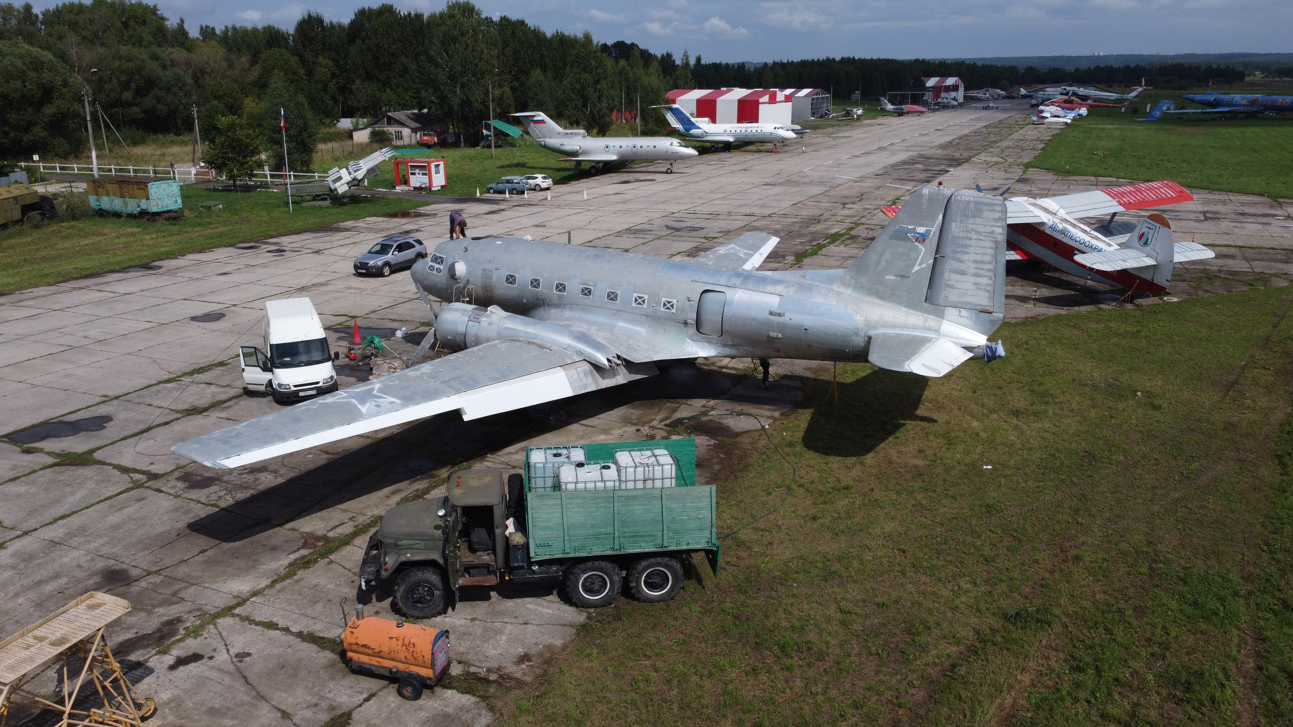 Ил-14Т «Голубая Мечта» — смывка краски (2021 г.). Фотоальбом показывающий увлекательный мир авиации и мир медведей Андрея Иванова