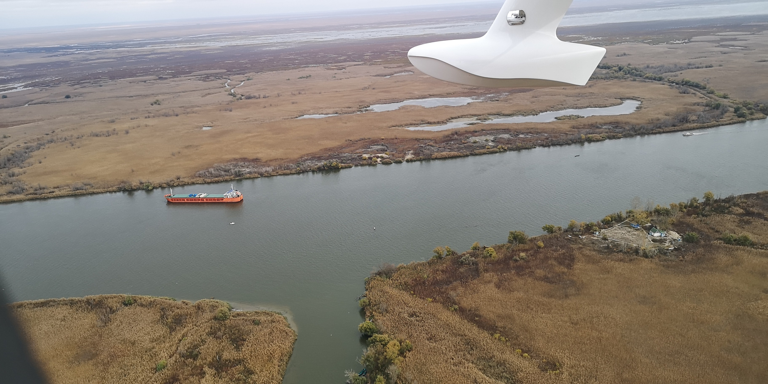 Каспийское море (наука на Ла-8) (2021 г.). Фотоальбом показывающий увлекательный мир авиации и мир медведей Андрея Иванова